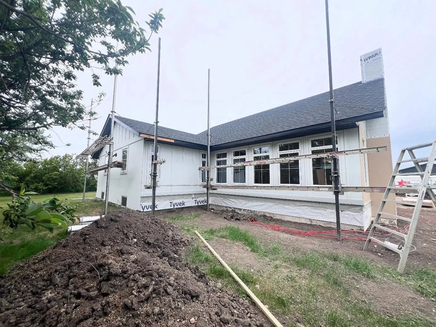 The outside of this farmhouse is coming together!!!! So fresh and modern! Look at all those windows!! 

#renovation #reno #house #home #homesweethome #bright&amp;airy #exteriordesign #farmhouse #construction #finishing #houseproject #acreageconstruct