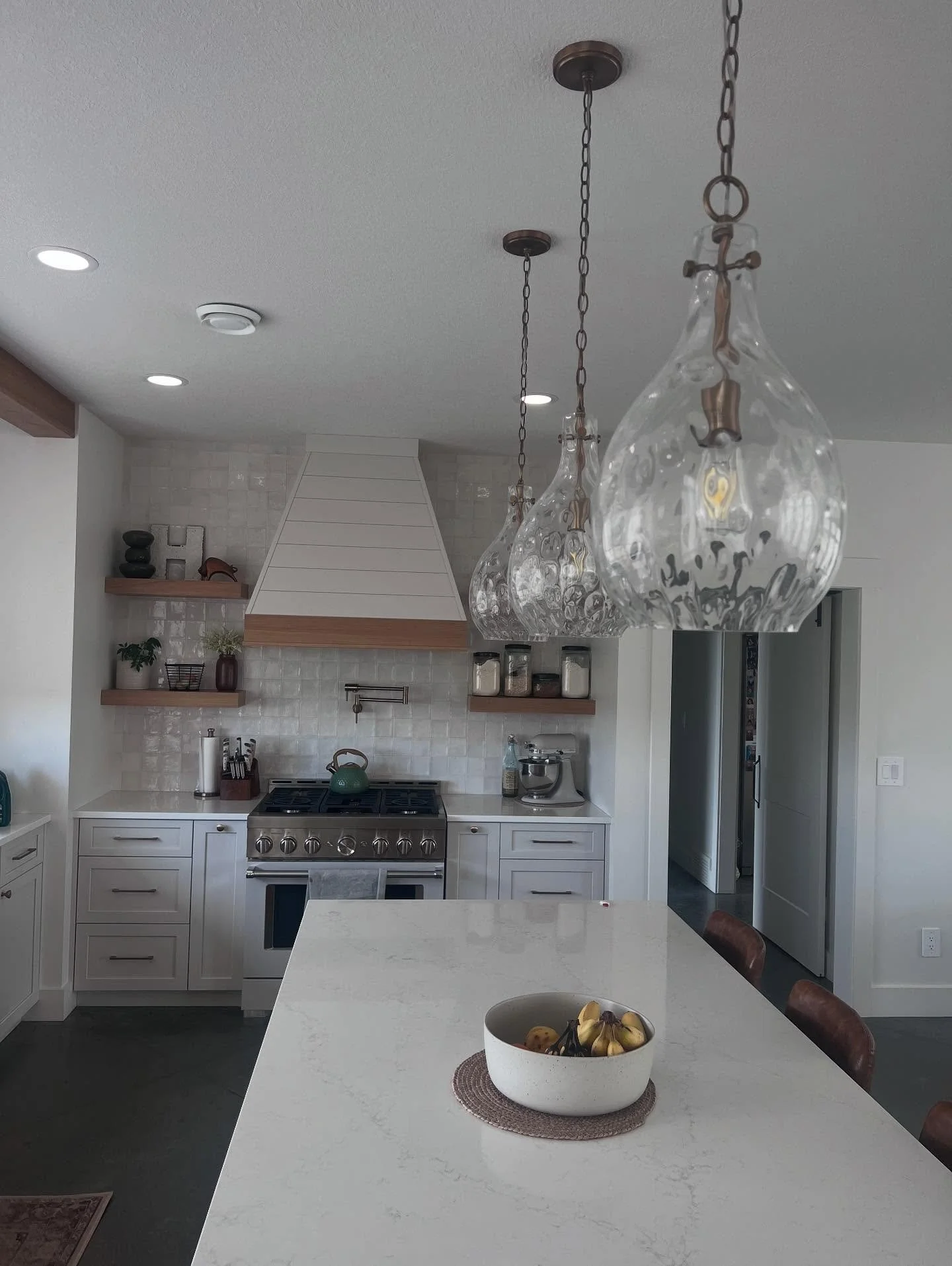 This kitchen! 🤩 so many soft natural elements. 
 
#house #home #bright&amp;airy #interior #interior design #interiordesigner #construction #kitcheninspiration #buildersofinsta #grandeprairiecustomhomes  #grandeprairiecustombuilder #acreage #acreages
