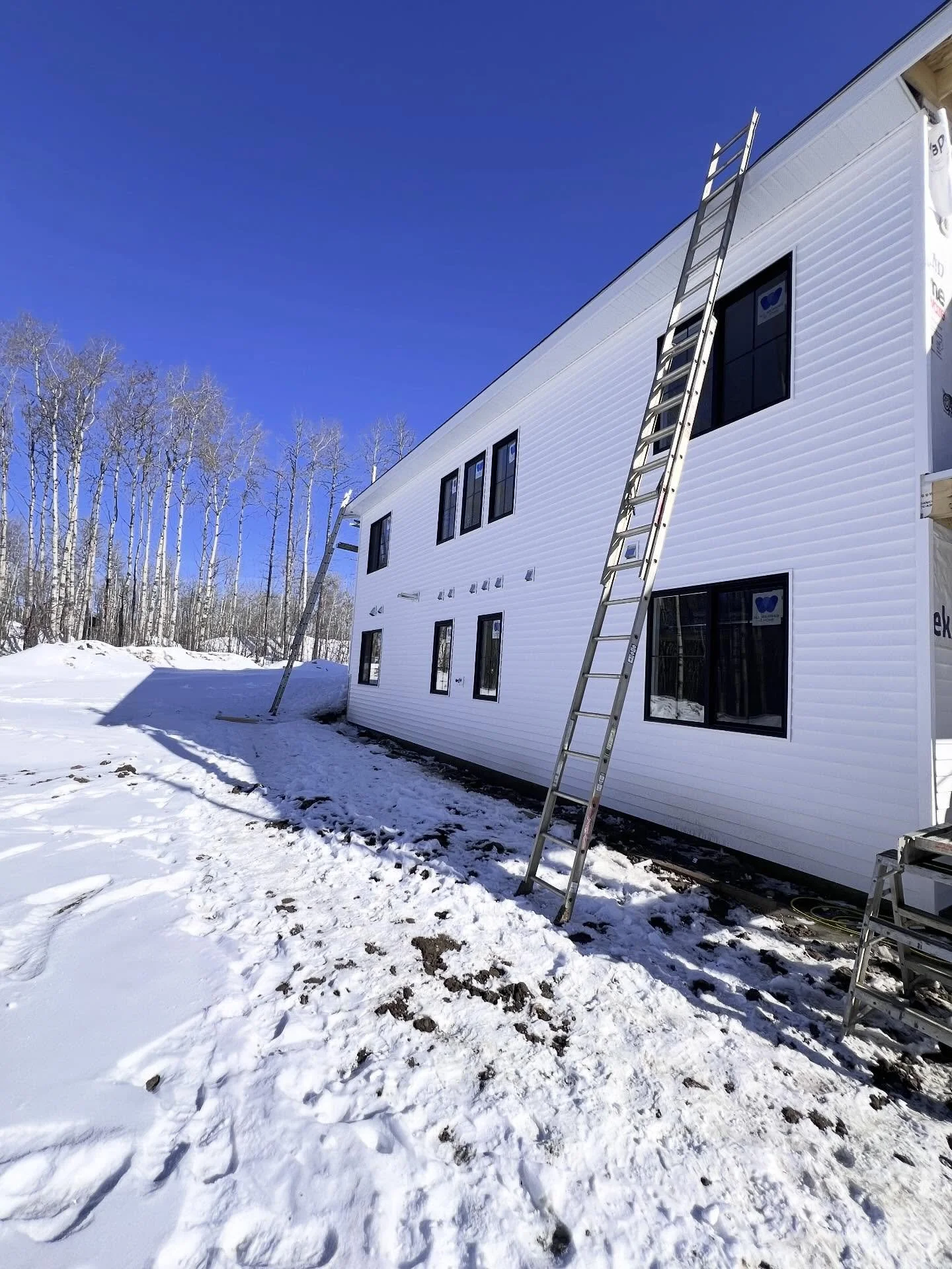 Mother nature, is finally cooperating ! 🌞 
This exterior is looking sharp! 
#grandeprairiecustomhomes #grandeprairieacreage #customhomes #customhomeexteriors #blackrockhomes