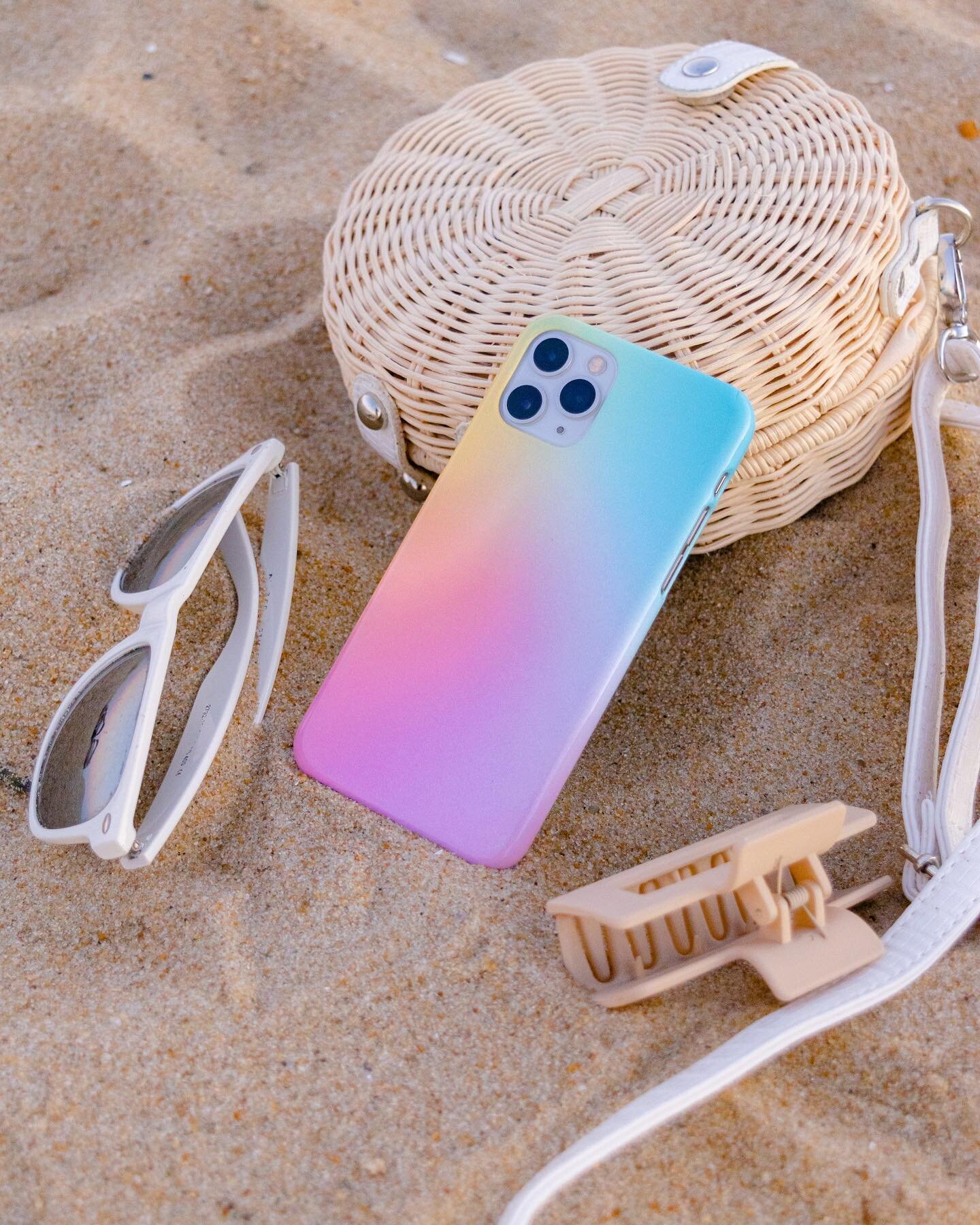 Summer might be over soon but my love of gradients is NEVER ending 💗🌈🦋

Shop the gradient phone case collection on Etsy to add a little color to your life 💕📱✨