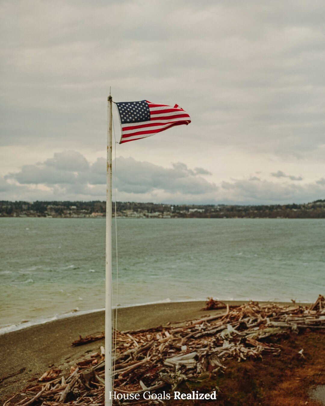 Happy 245th birthday, America! On this day in 1776, the Declaration of Independence was adopted by the Continental Congress. (This photo was taken from the top of the Point Robinson Lighthouse on Vashon Island.)

#4thofjuly #happybirthdayamerica #ame
