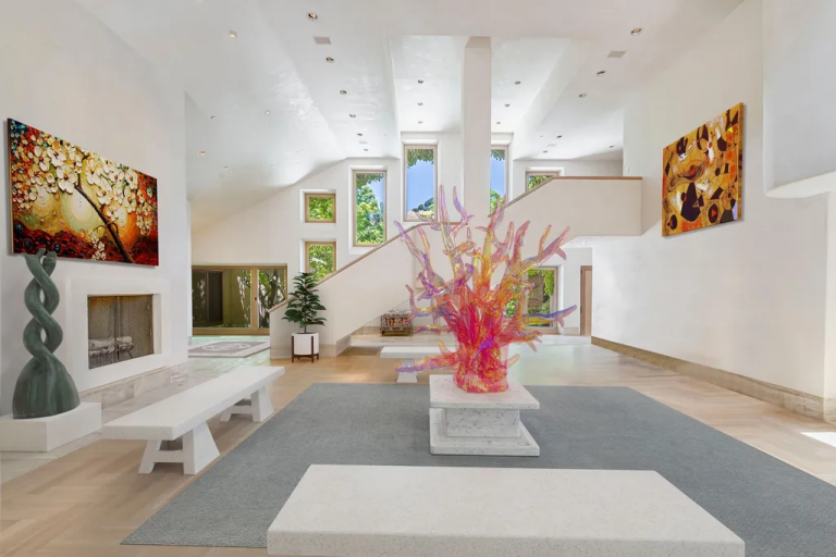 5 Homes To Highlight Your Art Collection