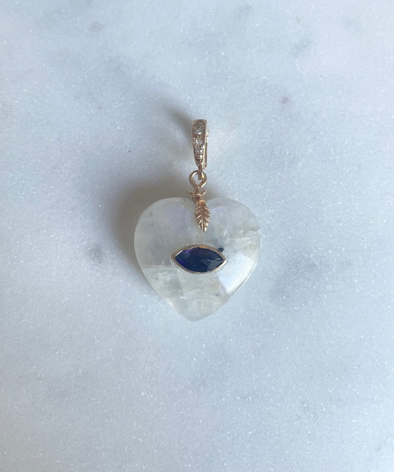 Nouveau ! ROOM SERVICE JEWELRY Charm Valentine Moonstone