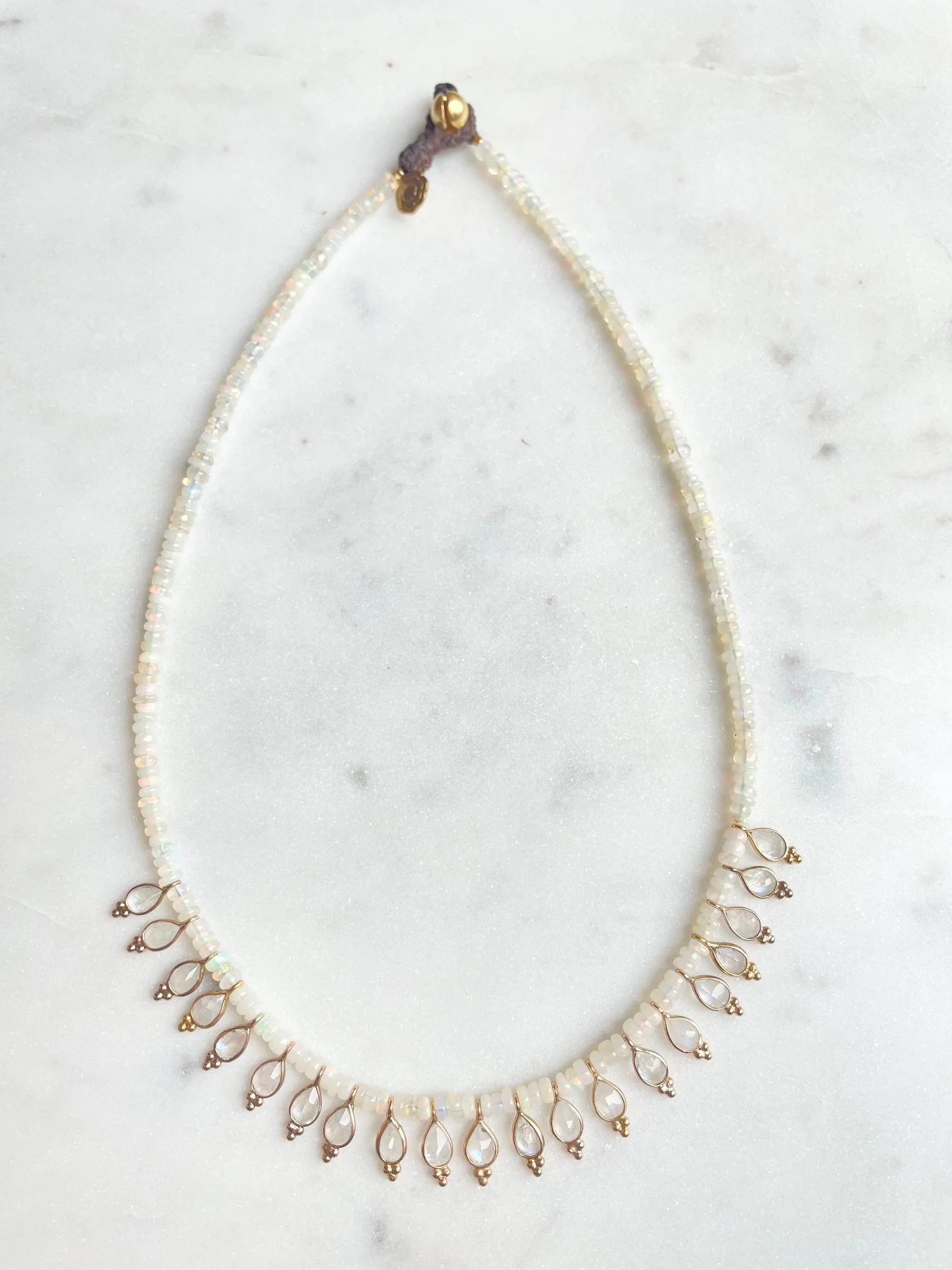 Nouveau ! BOHEMIAN RHAPSODIE PARIS Collier Saul Opale Blanc