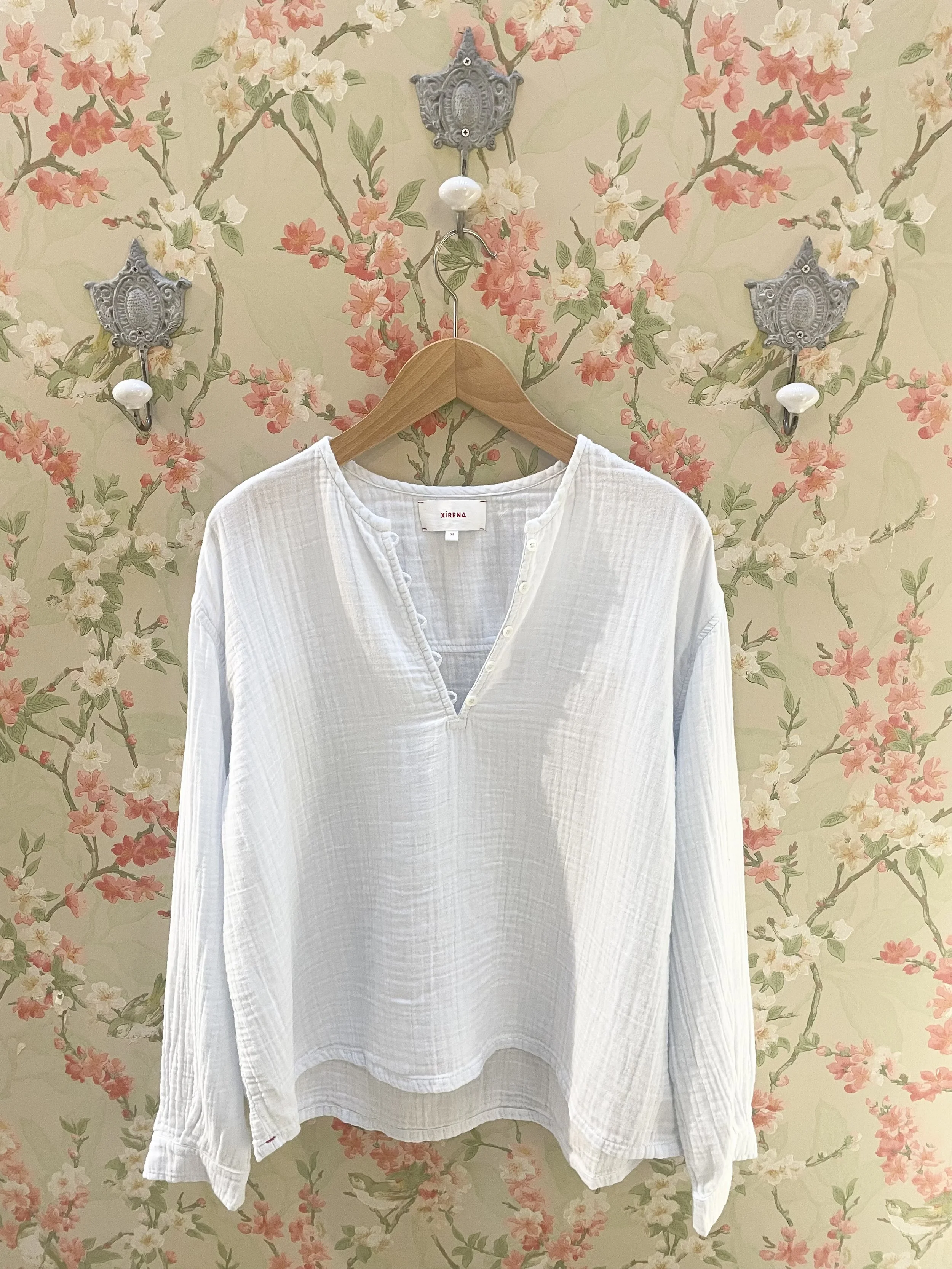 Nouveau ! XIRENA Blouse Cara Pale Sky