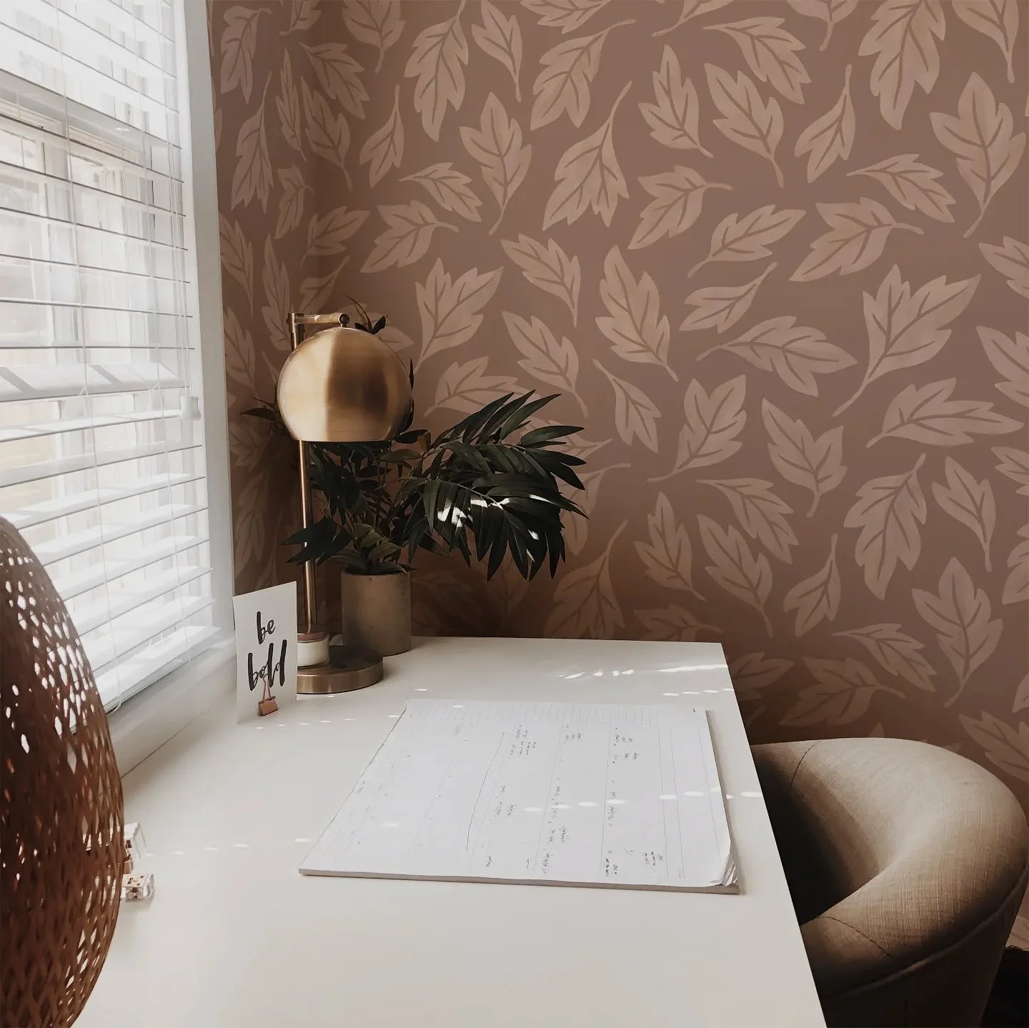 Brown is the new black 🤎 
With the newly announced Pantone color of the year 2025, it's clear to see that earthy colors are on trend 👌🏼 
These two designs are available on wallpaper at @happywall_com 
&quot;Falling Leaves Earthy&quot; and &quot;Co