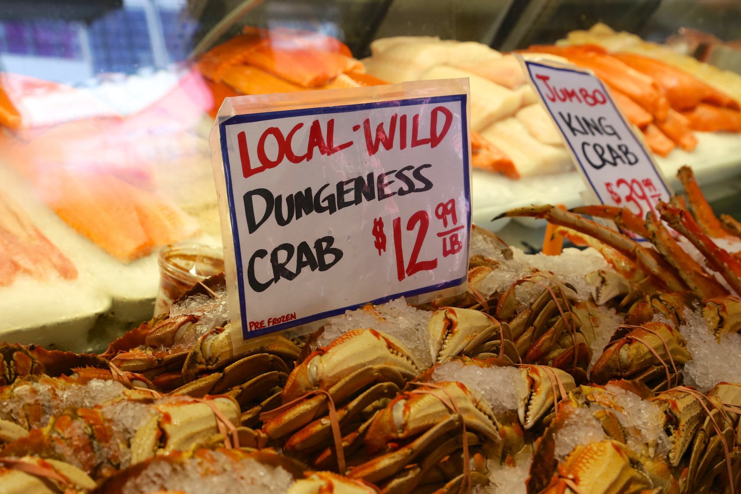 Crabs-for-sale-in-a-market-in-Seattle-869349392_5472x3648.jpeg