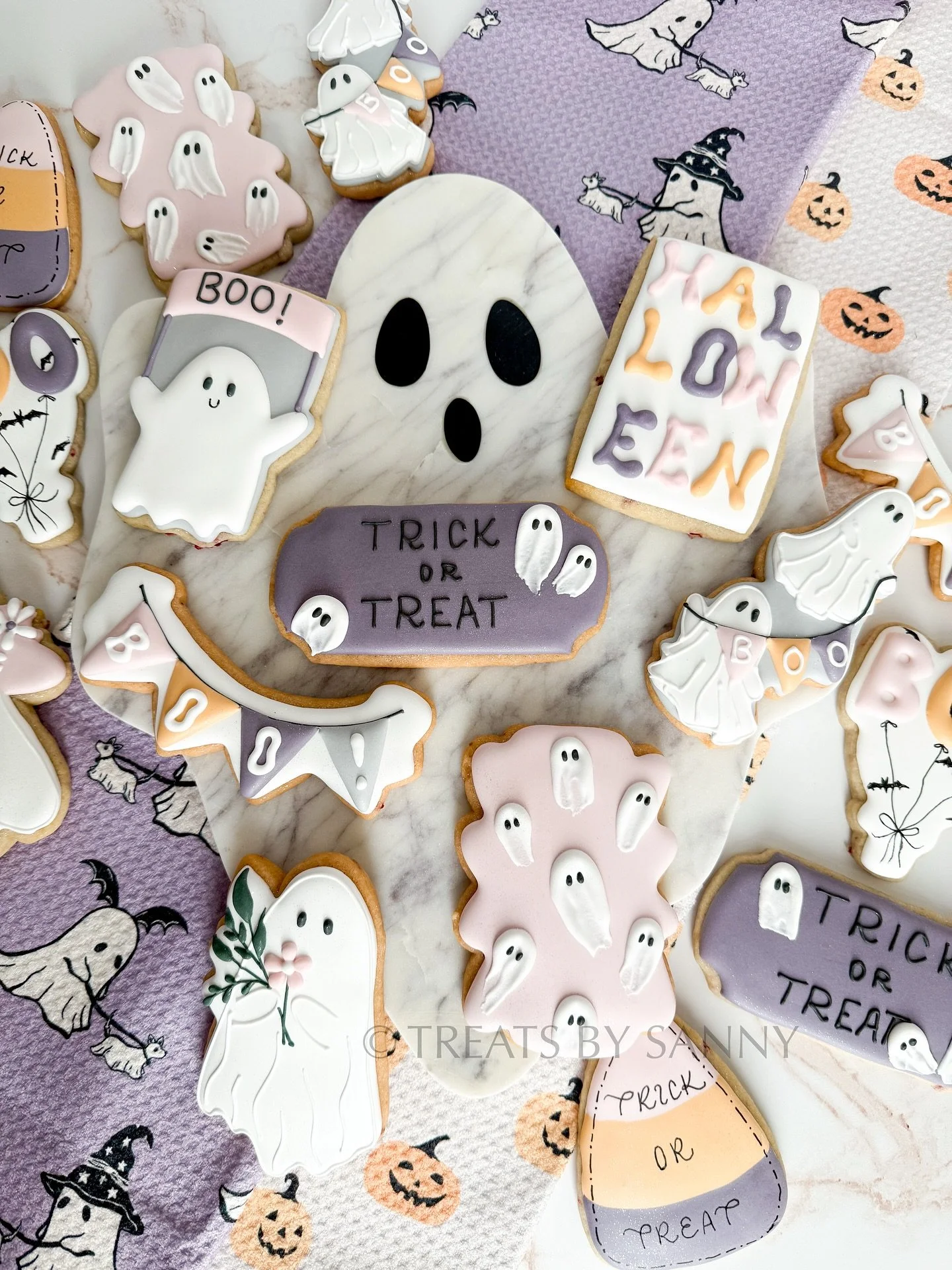 A little pink and purple for this nontraditional Halloween color palette 🩷🎃💜 
Color palette inspired by @geometry.house Halloween themed tea towels - use code TREATSBYSANNY for 15% off
cookie cutters from @wildflourbakeryla - use code SANNY30 fo