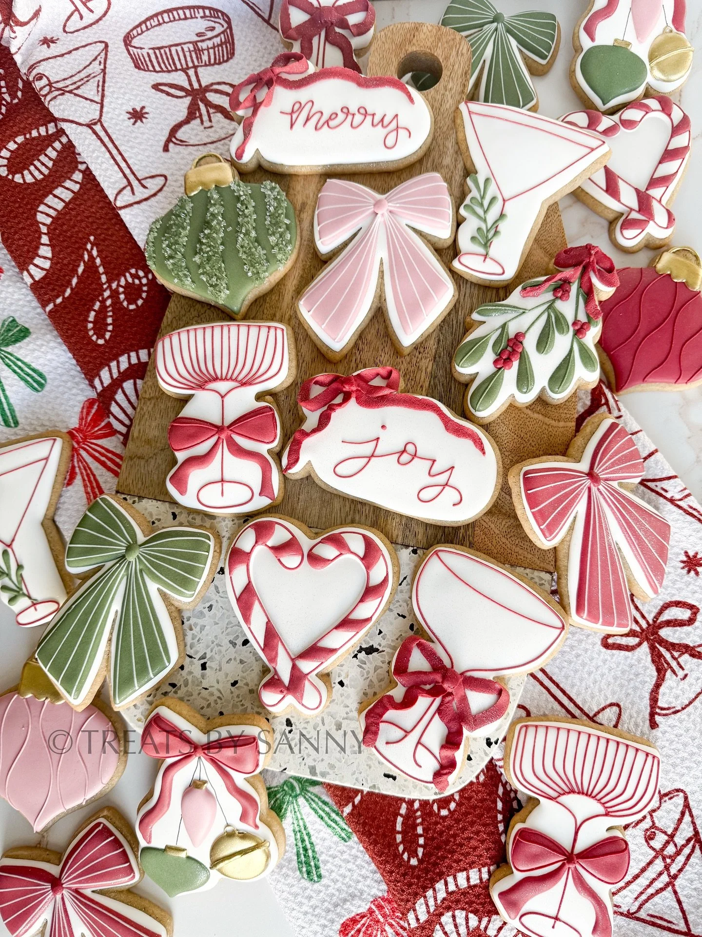Making spirits bright one cookie at a time 🍸🎀 are you ready for the holiday festivities?!

Colors made from @thesugarart natural gels

Designs were inspired by @geometry.house Christmas themed tea towels -  use code SANNY for 15% off

#christmascoo