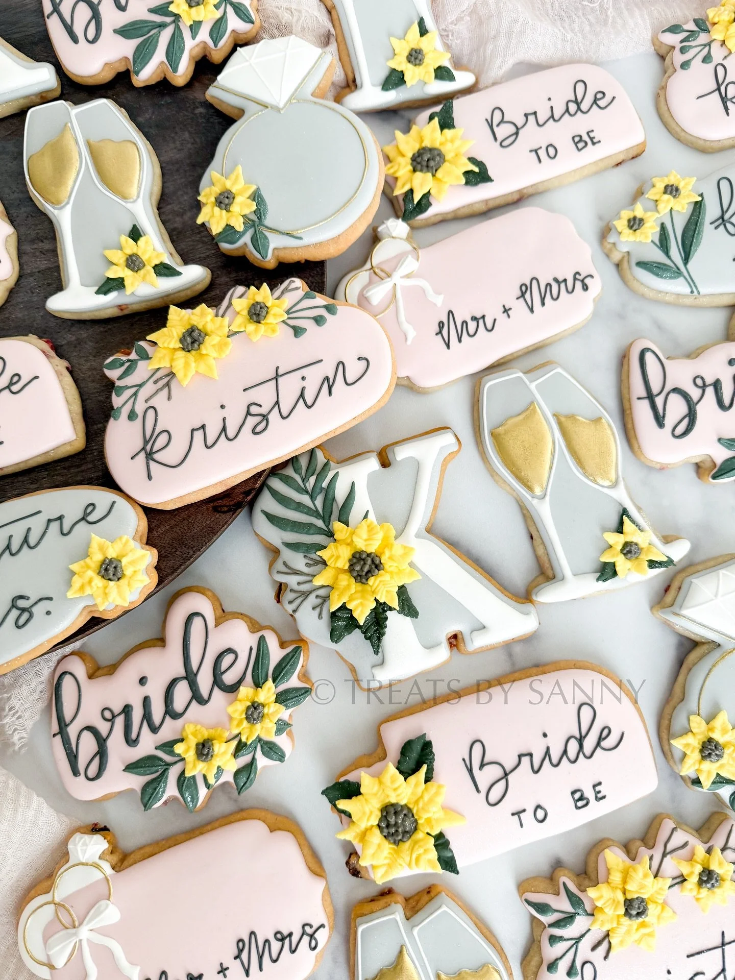Celebrating the bride to-be with a sunflower theme! 🌻💍 this is another fun set from last year that I didn&rsquo;t get a chance to post until now 😝

Custom sugar cookies, bridal shower inspiration, hand-decorated cookies, royal icing art, wedding f