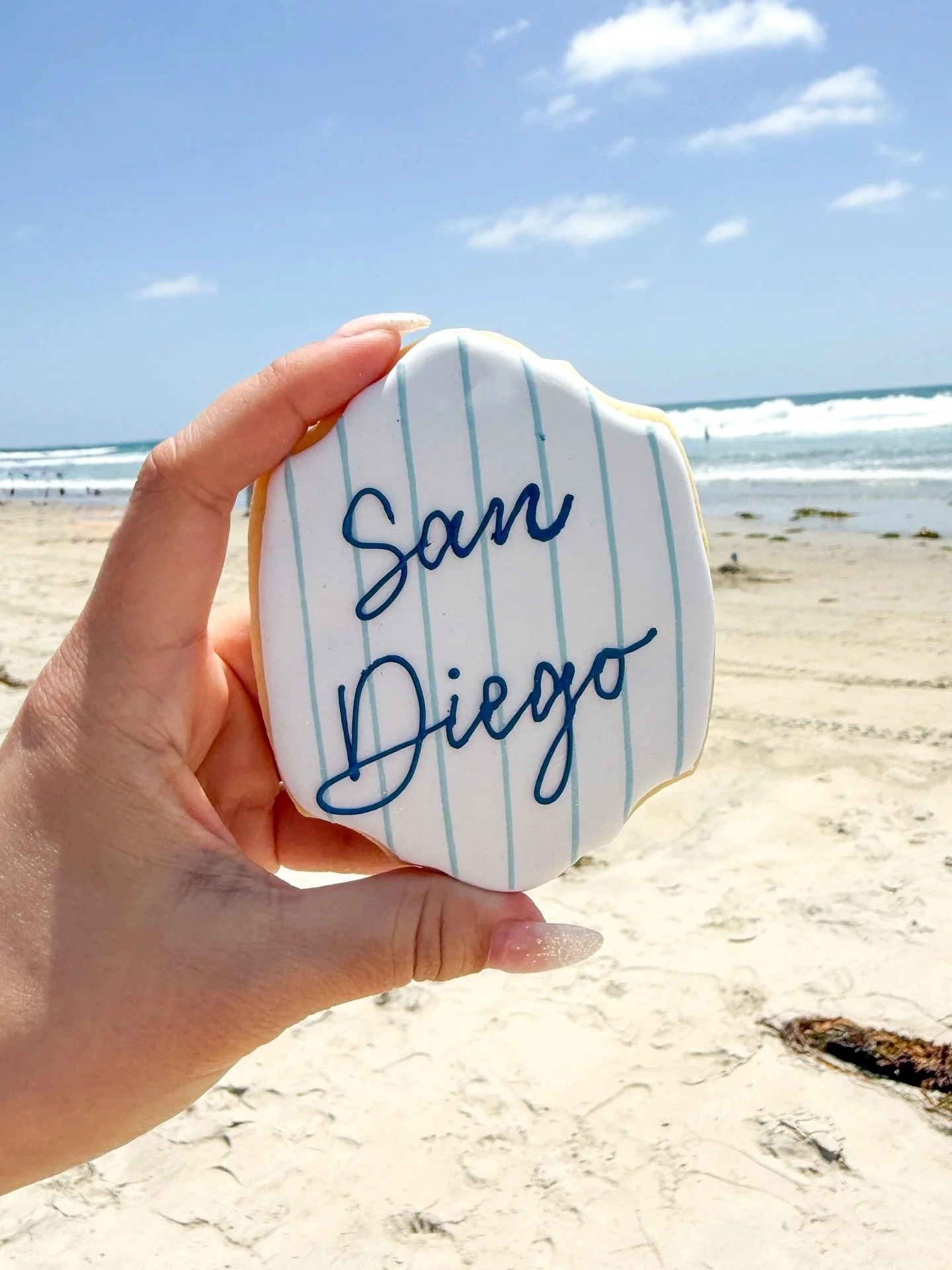 Travel cookies are back! ✈️ first stop - San Diego! 🌴🌊 stay tuned for more traveling cookies later this year 😎

#beachcookies #travelcookies #decoratedsugarcookie Travel cookies, custom sugar cookies, San Diego cookies, beach vacation theme, royal