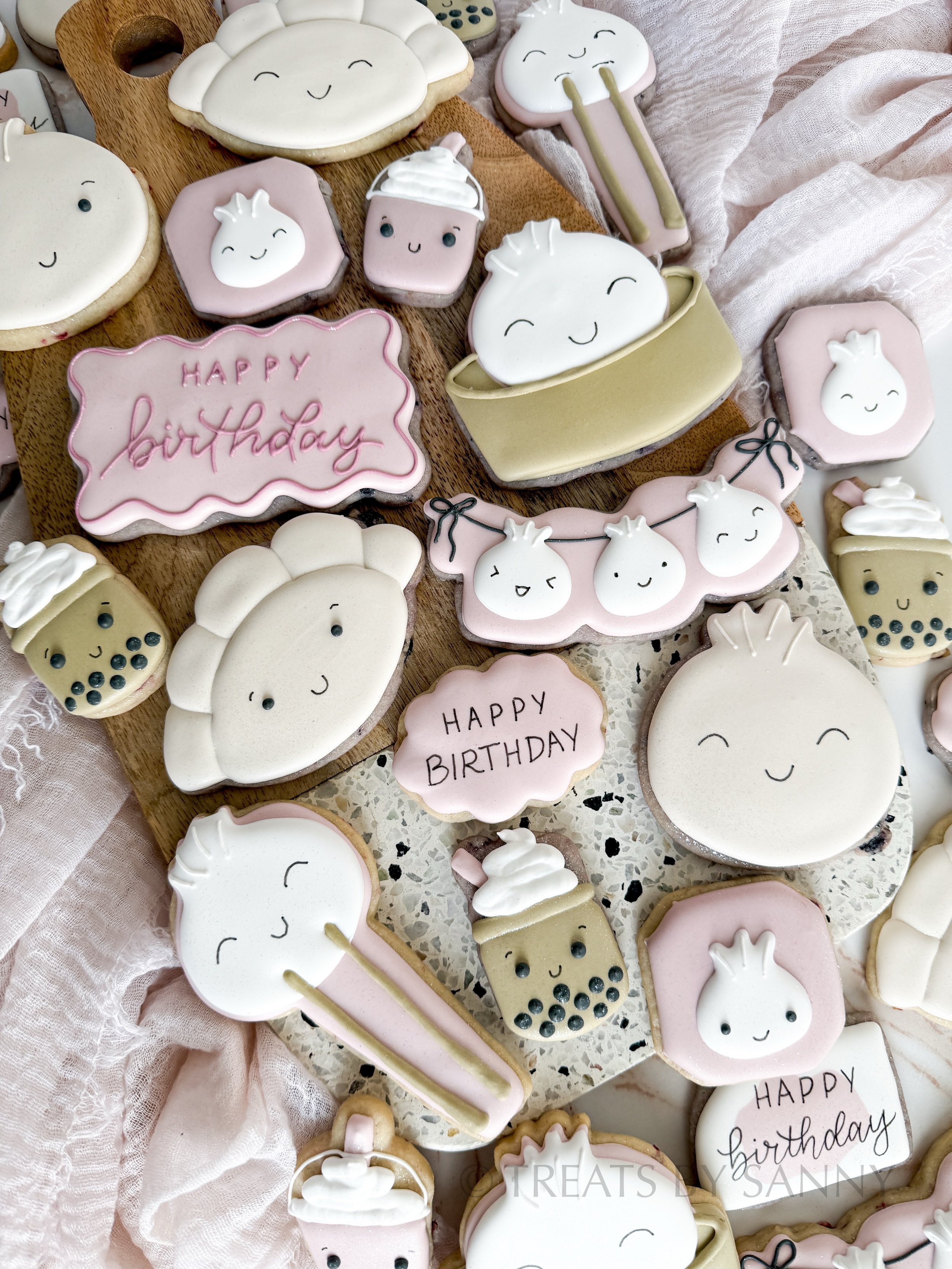 Dim sum-body say birthday cookies? 🥟 I always have fun adding little eyes and smiley faces on food cookies and these dumpling and boba birthday cookies were perfect for that!

cookie cutters for every design except boba cookies are from @wildflourba