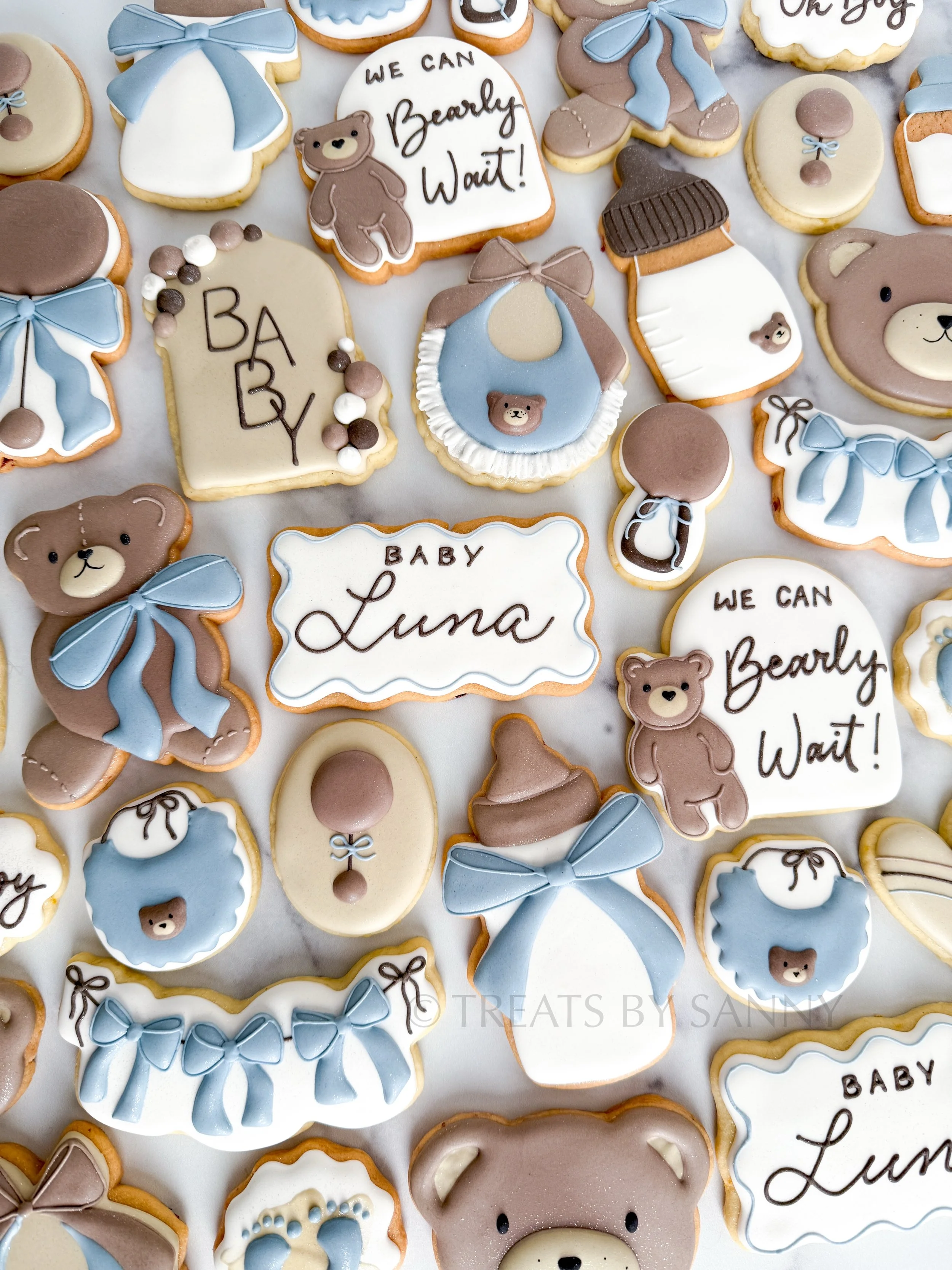 Warm neutrals and cozy teddy bears for This baby shower set! 🧸💙 I had fun creating this set and working with natural colors again! All natural colors are from @thesugarart 

cookie cutters are from @wildflourbakeryla - use code SANNY30 for 30% off