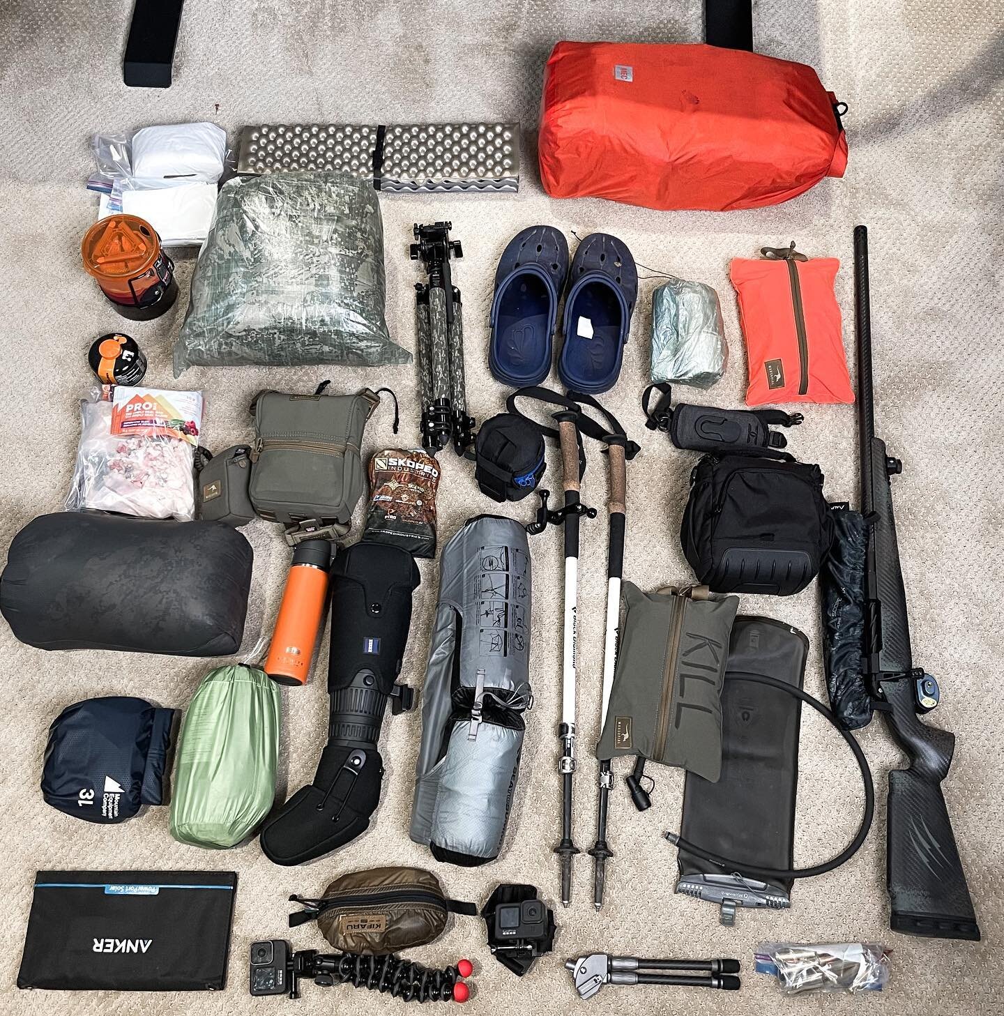 Before and after. Swipe to see what my final pack choice was. What you see here is 10 days worth of gear. I&rsquo;m going in for 15 but I&rsquo;m gonna set up a base camp at the lake and do loops from there so I can come back after 10 days and refuel