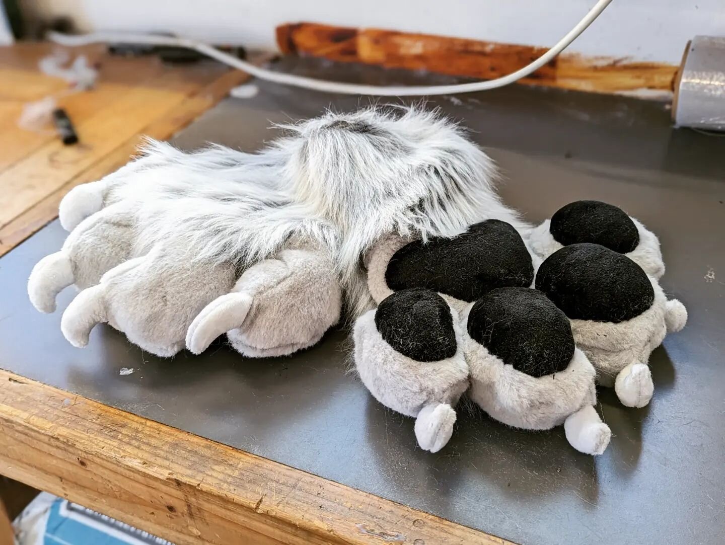 Getting to work on another full digitigrade fursuit, starting with the hand paws! 🐾

I can already tell that this fur is going to be really fun to work with 😁 stay tuned for updates!

#furryfandom #furry #fursuitmaker #fursuitmaking #furryphoto #fu