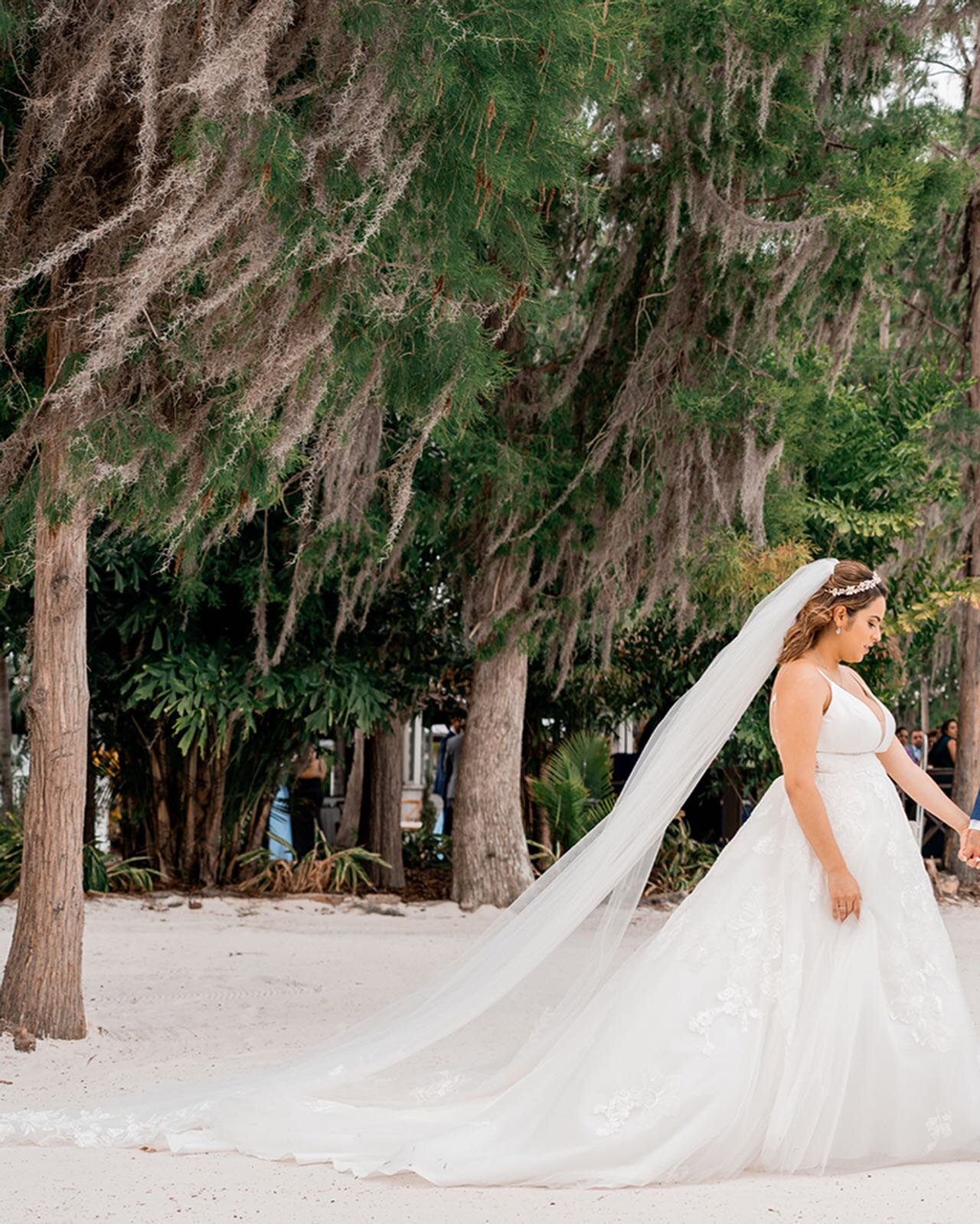 Trying something new 🤗

This day was filled with joy and love! Justin and Amanda had a beautiful wedding @paradisecoveorlando and shared their day with some amazing people. Our favorite part was the chaos of the water send off 🤣 ❤️