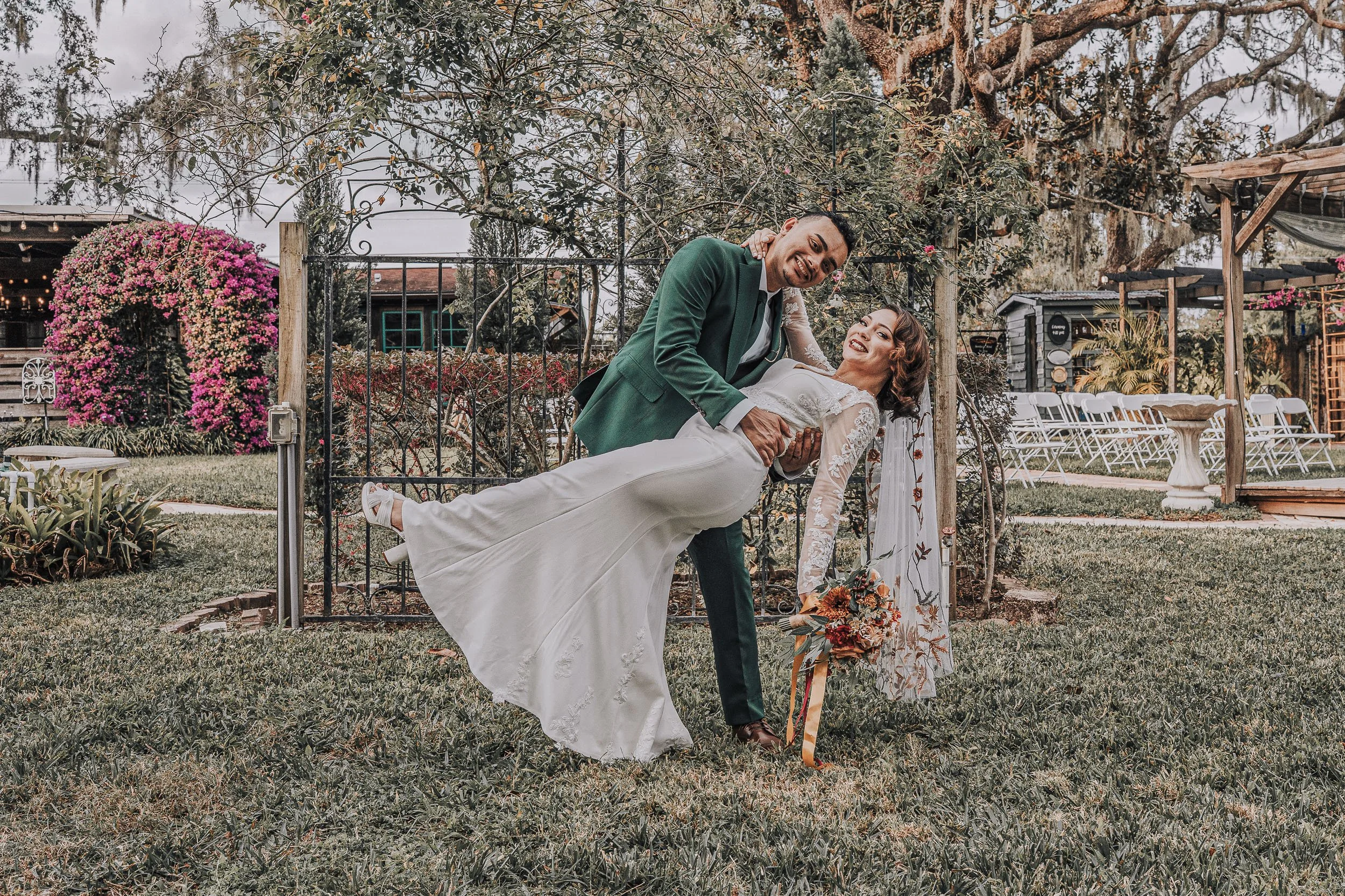 The Photographer's Guide to Weddings at Old &amp; New House of Roses 
