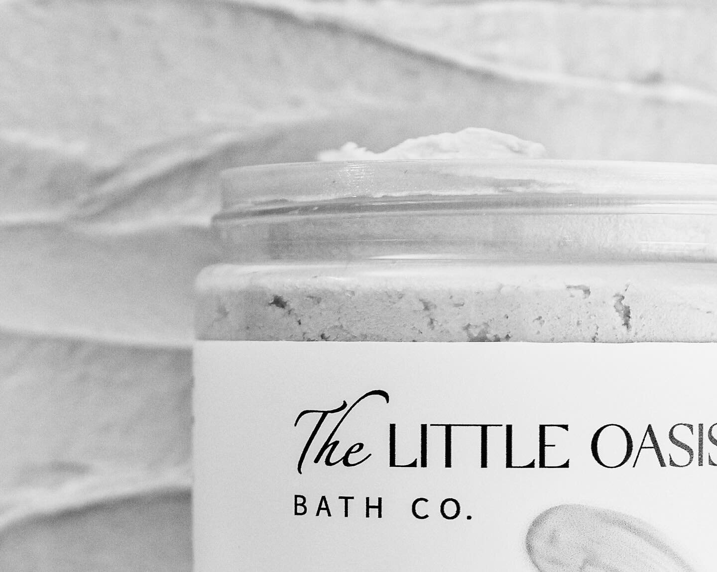 Monochrome or full colour? Which you prefer? ✨🤔

Swipe across to reveal the coloured image. Tell us your fav in the poll below! 🙌

Also&hellip; Any guesses what this new @thelittleoasisbathco product is? 🤫

#productphotographer #productphotography