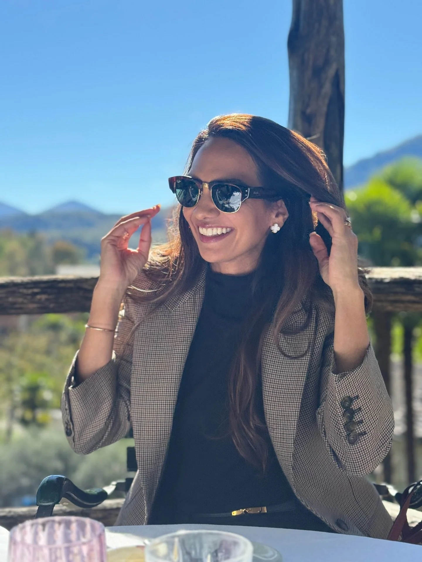 Warum ich hier wie ein Honigkuchenpferd strahle? 😄

Weil ich gerade an einem Lieblingsort sitze und meinen Dolce Vita Moment geniesse. 💃🏻🍋

Ein Ort, den wir jedes Mal besuchen, wenn wir im Tessin sind &ndash; am liebsten &uuml;ber Mittag, unter d