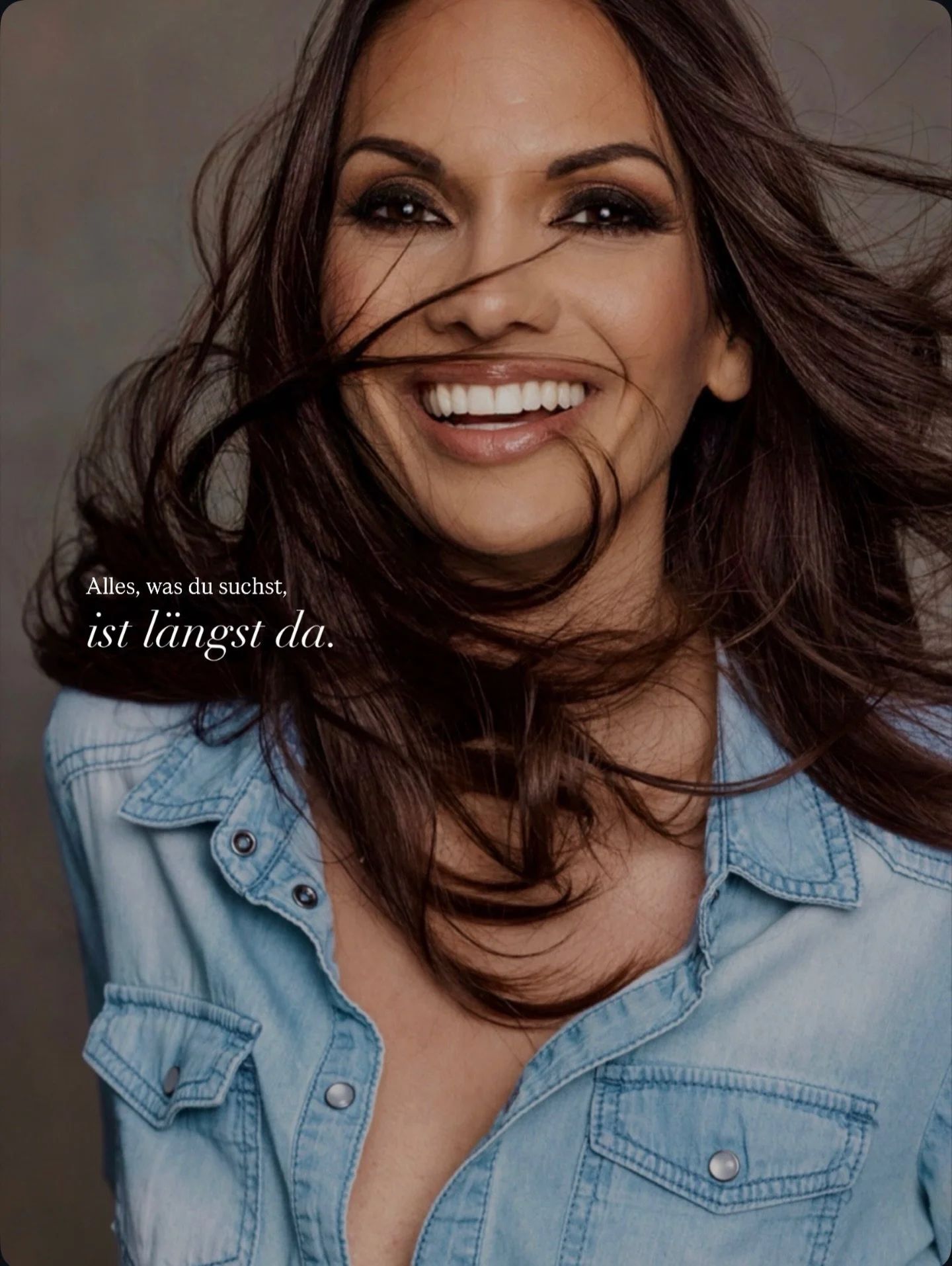 Bist du neu hier? ✨

Dann lass mich dir sagen,
wer ich bin &ndash;
und wer ich nicht mehr bin.

Ich bin Anna. 48.
Dreifach-Mama.
Moderatorin, Autorin, K&uuml;nstlerin.

Ich habe vieles gemacht.
Fernsehen. B&uuml;hne. Magazine.
Ein Leben, das von auss