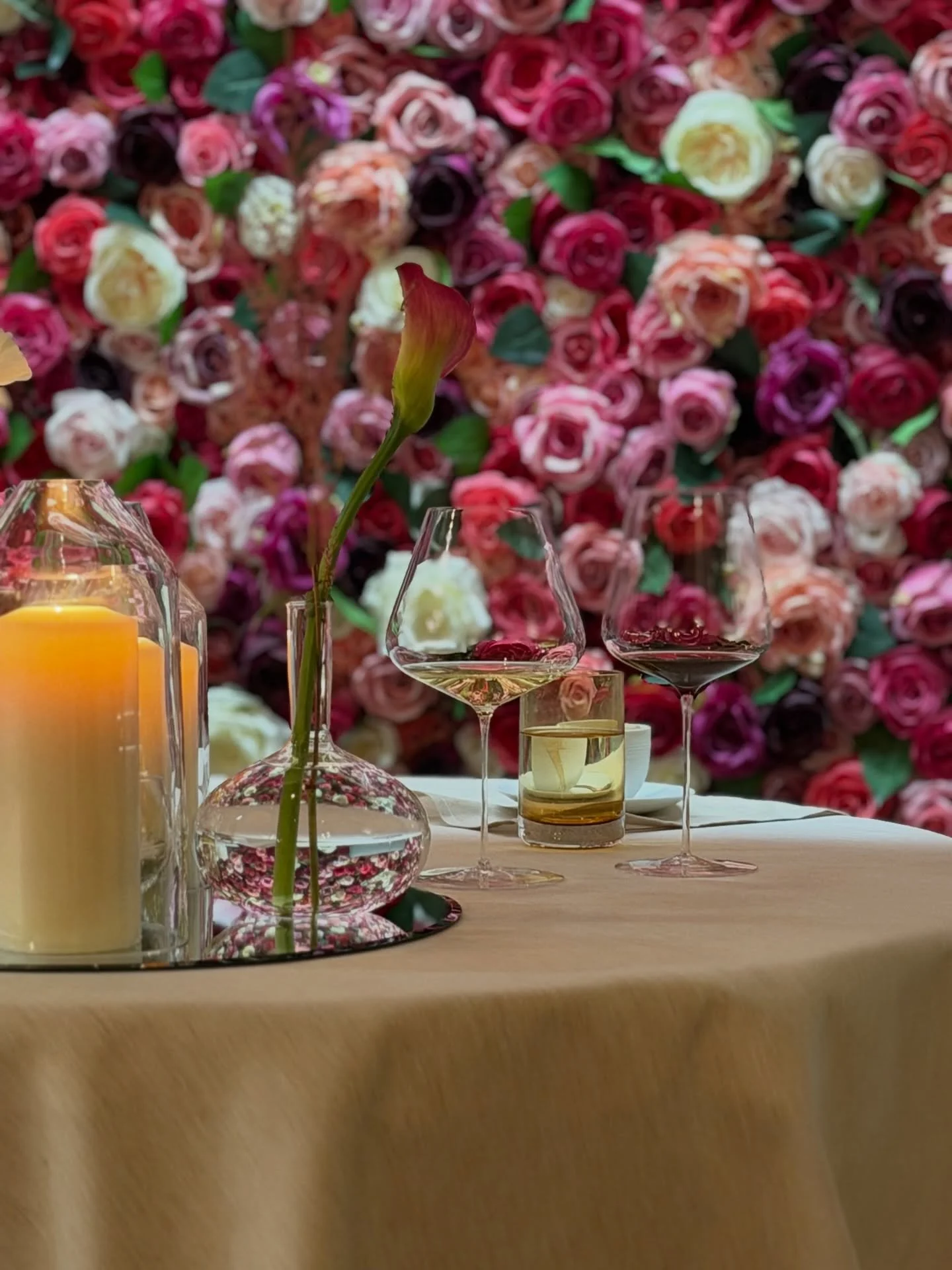 Easter well spent. 🥂
Ein Hochzeitsgeschenk von einem guten Freund &ndash;
ein Abend, der bleibt. 🙏🏼✨

#quietluxury #easter #finedining #roses #slowliving