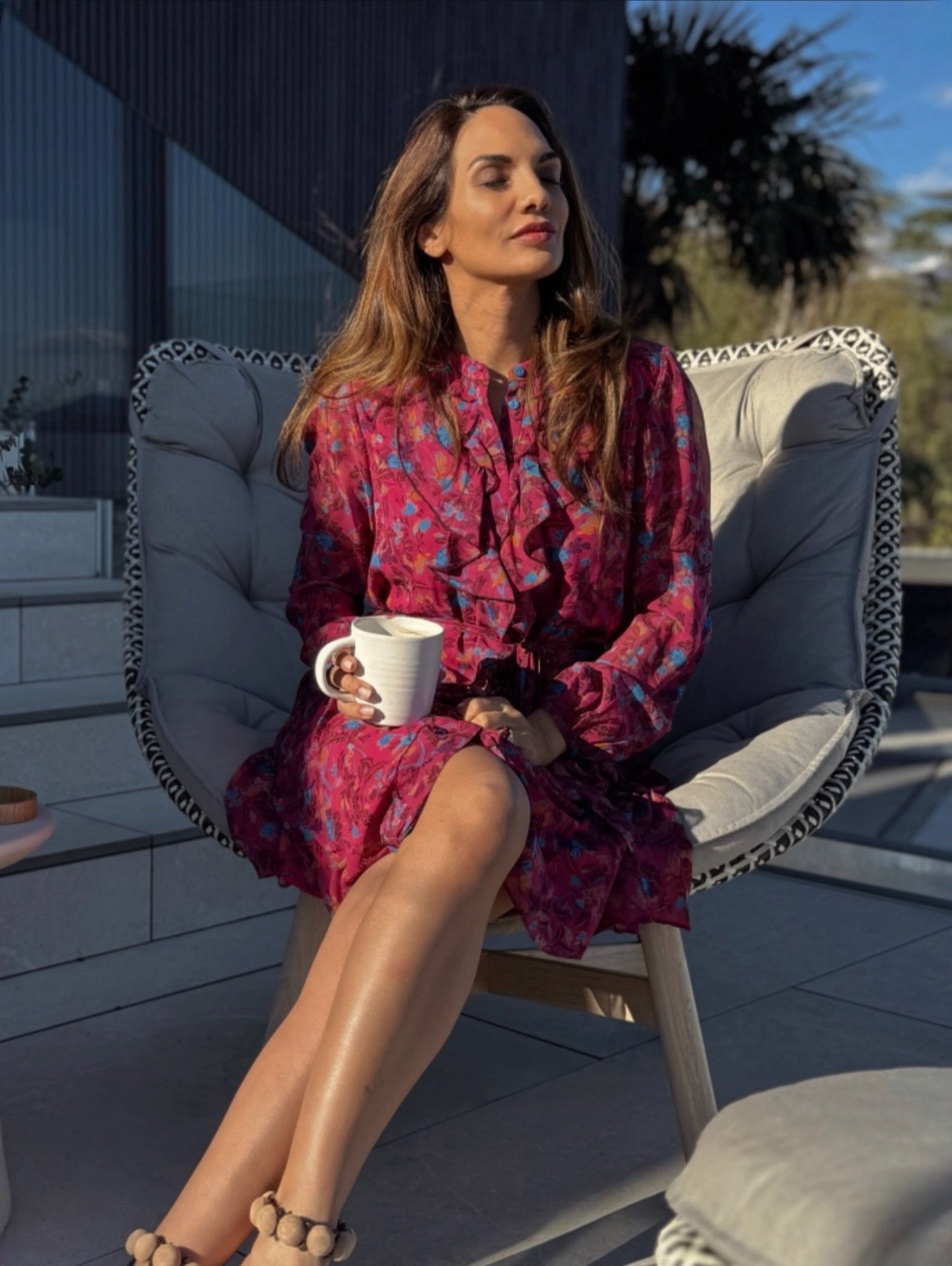 Kannst du 15 Minuten nichts tun?

Ich sitze da.
Und mein Kopf dreht sofort los.

&bdquo;Nur schnell&hellip;&ldquo;
&bdquo;Das noch&hellip;&ldquo;
&bdquo;Gleich bin ich fertig&hellip;&ldquo;

Bin ich nicht.

3&times;15 Minuten Pause am Tag.
Ich schaff