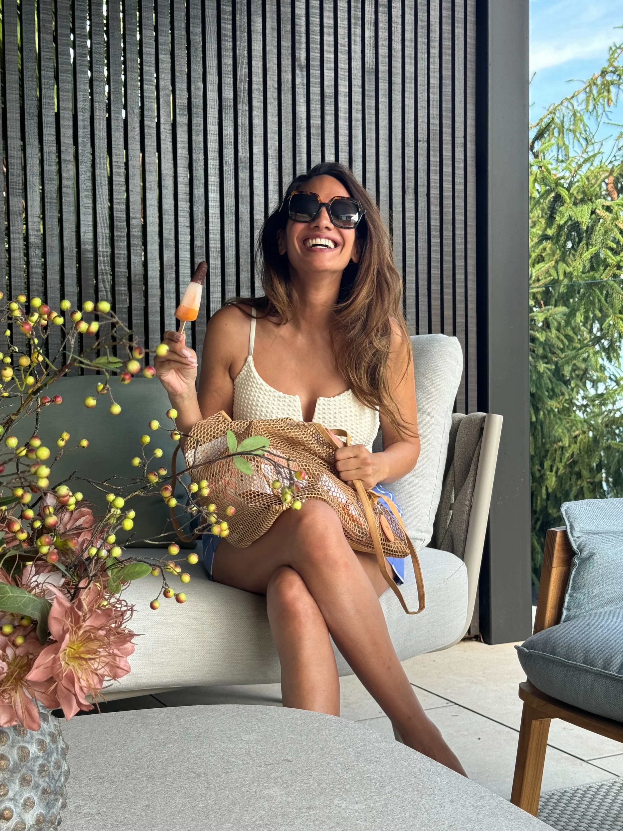 Ich bin Anna, 48 Jahre alt, K&uuml;nstlerin und leidenschaftliche Gestalterin von R&auml;umen &ndash; denn f&uuml;r mich h&ouml;ren Kreativit&auml;t und Kunst nicht an der Leinwand auf.

Ich lebe mit meiner Familie und unserer H&uuml;ndin Miss Moon i