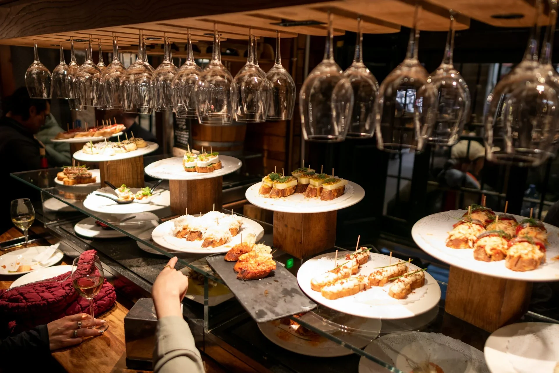 Where Locals Actually Eat in Barcelona: A Food Tour Guide’s Picks by Neighborhood