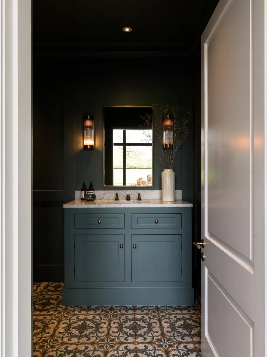 Okebrook House_74 Loo.jpg