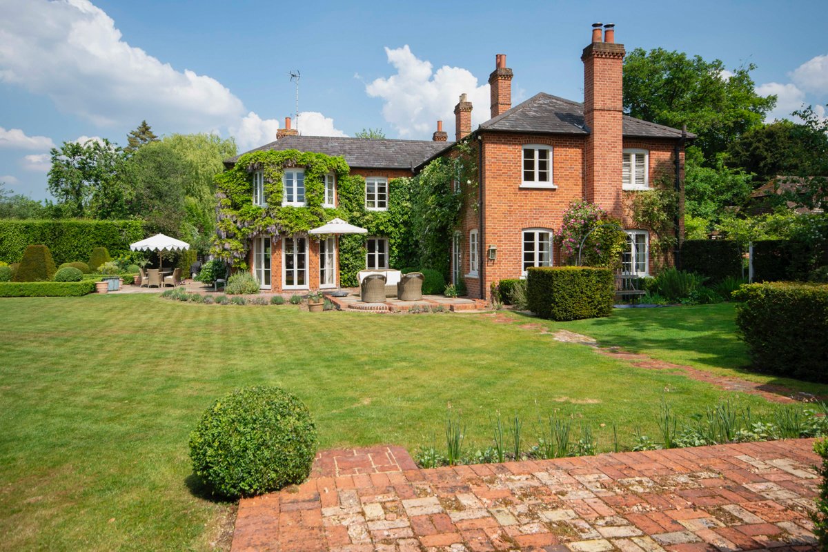 meadow-house-hampshire (4).jpg