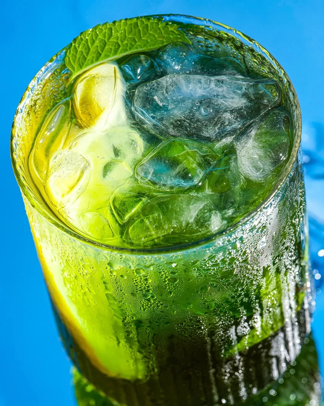 🍹 Mocktails d&rsquo;&eacute;t&eacute;, sign&eacute;s nature.
Une s&eacute;rie visuelle ultra-fra&icirc;che, pens&eacute;e comme une d&eacute;clinaison sensorielle des ingr&eacute;dients phares de L&rsquo;Occitane :
lavande, menthe, agrumes&hellip;
P
