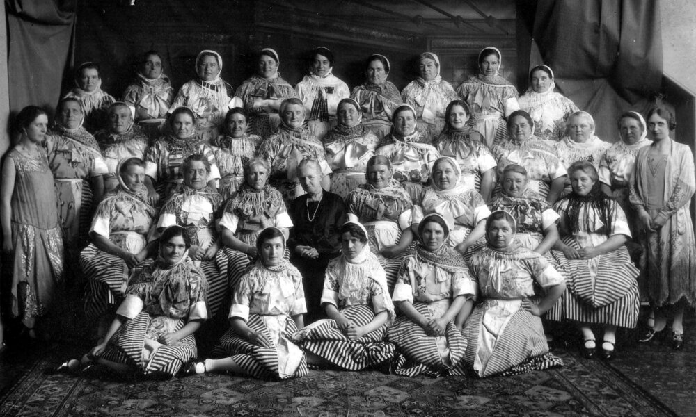 Newhaven Fishwives Choir 1920's