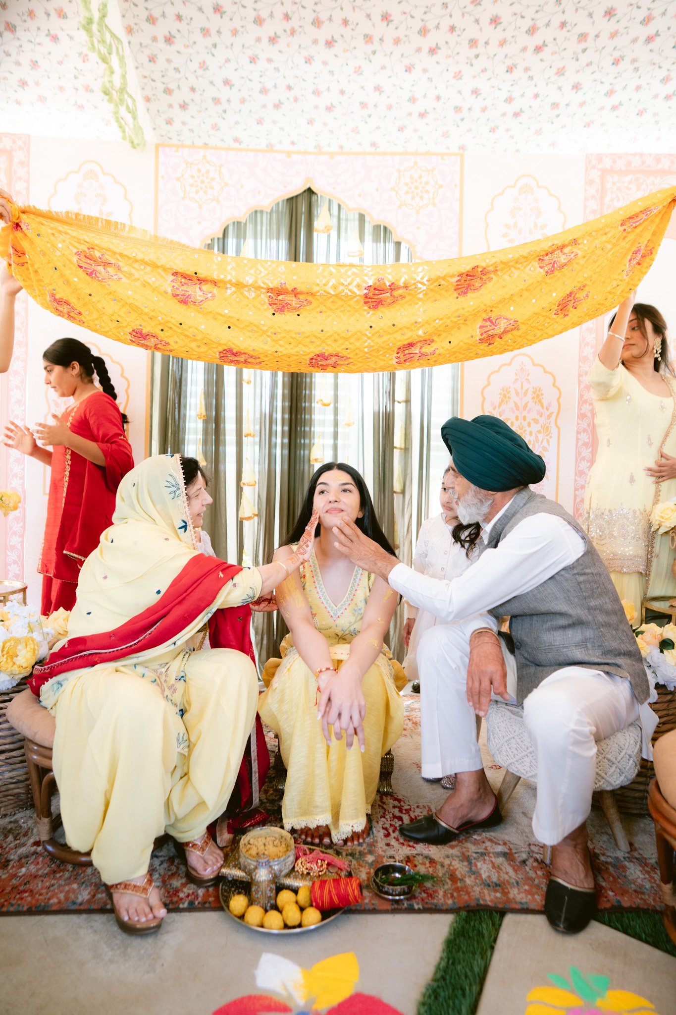 Punjabi_bride_Maiyaan-122.jpg