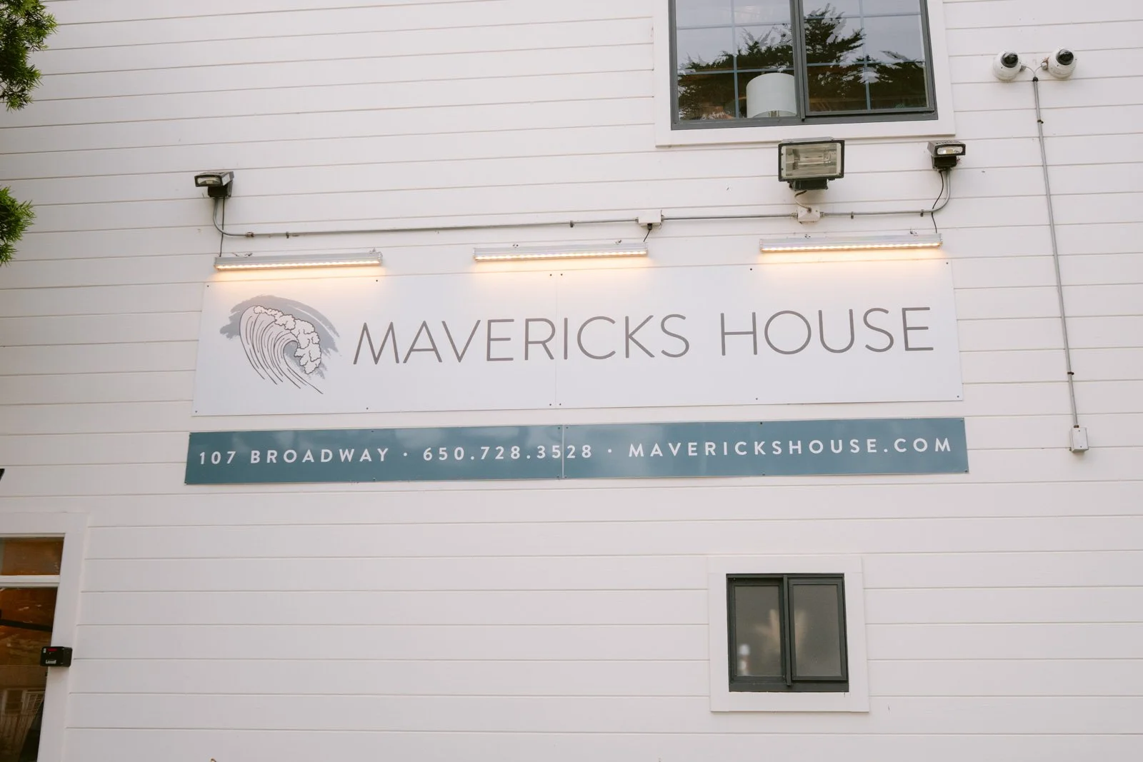 mavericks_house_welcome_party_photos-2.jpg