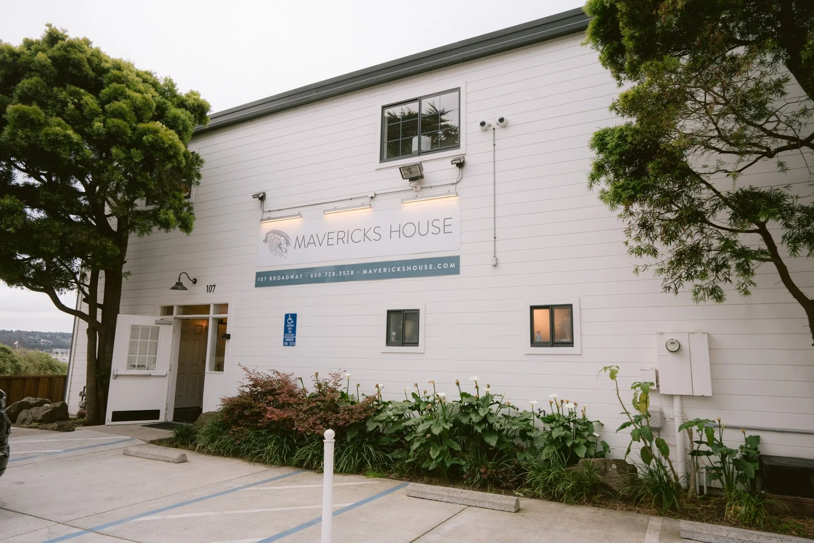 mavericks_house_welcome_party_photos-1.jpg