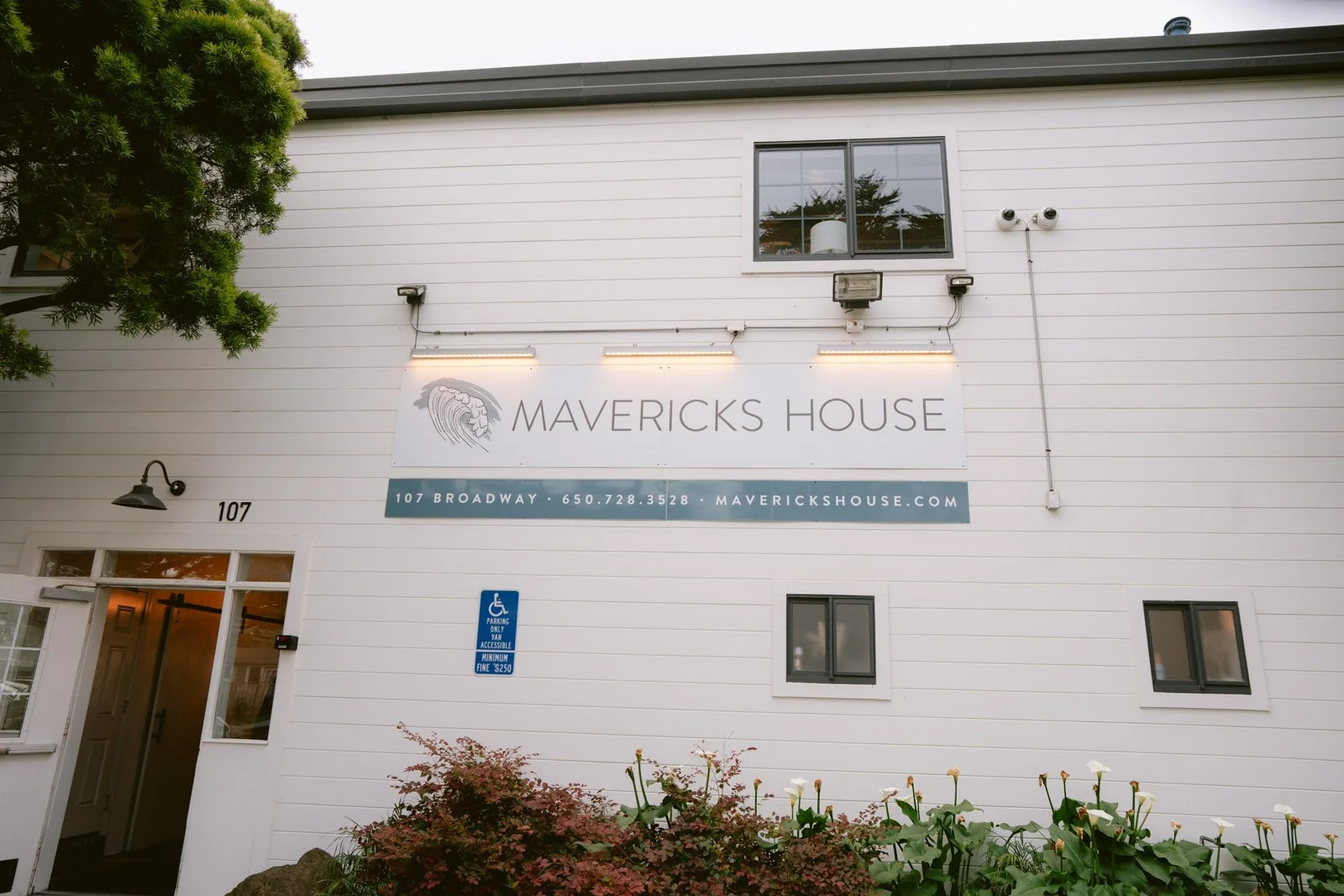 mavericks_house_welcome_party_photos-3.jpg