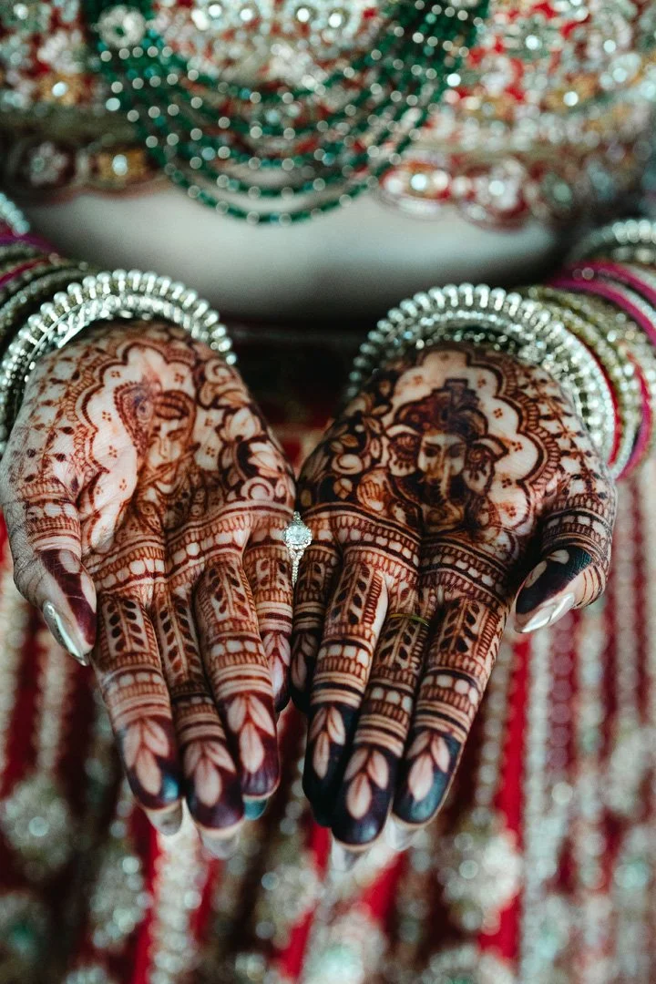 gujratibridegettingreadyportraits-26.jpg