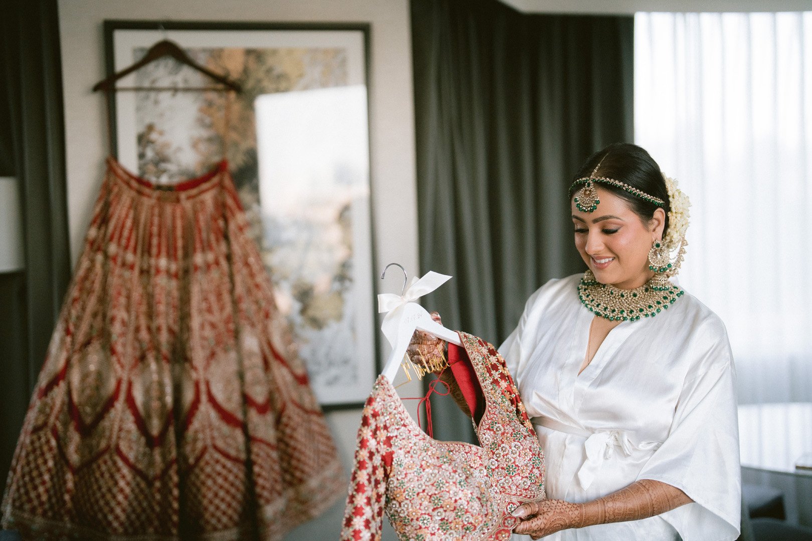 gujratibridegettingreadyportraits-18.jpg