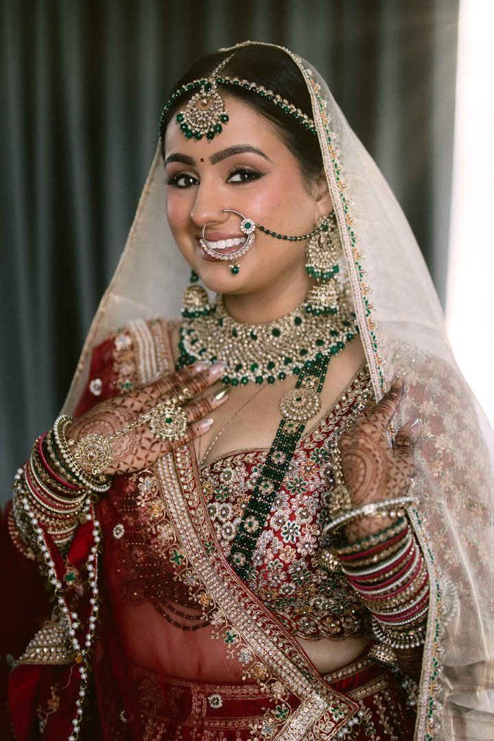 gujratibridegettingreadyportraits-43.jpg