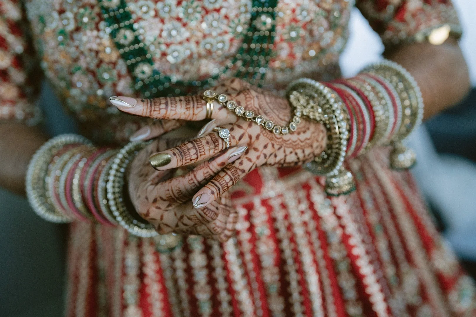 gujratibridegettingreadyportraits-28.jpg