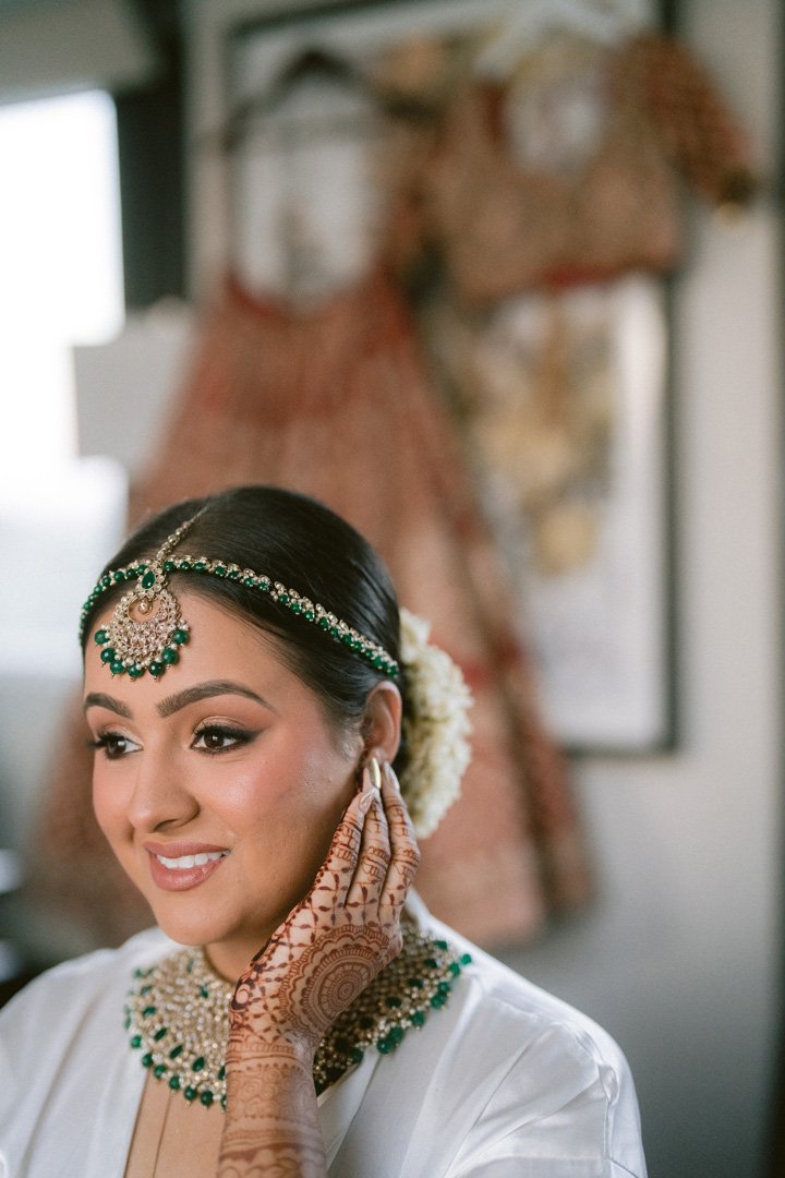 gujratibridegettingreadyportraits-8.jpg