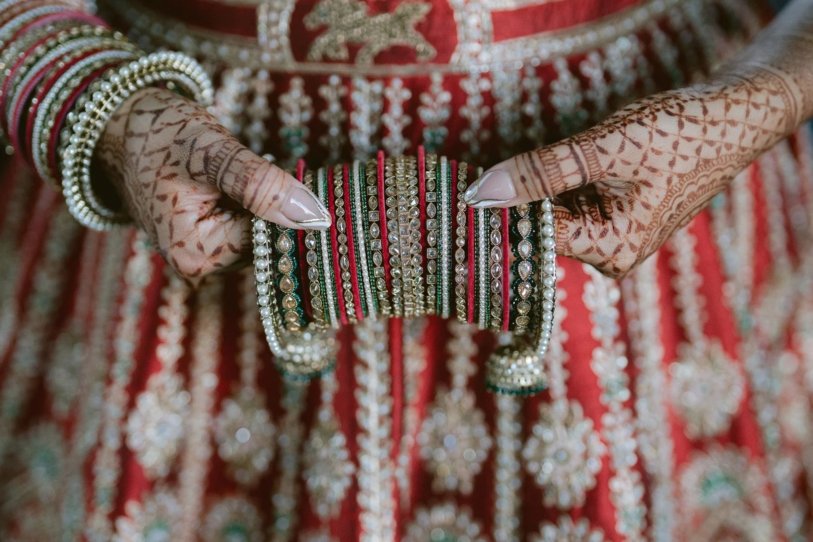 gujratibridegettingreadyportraits-22.jpg