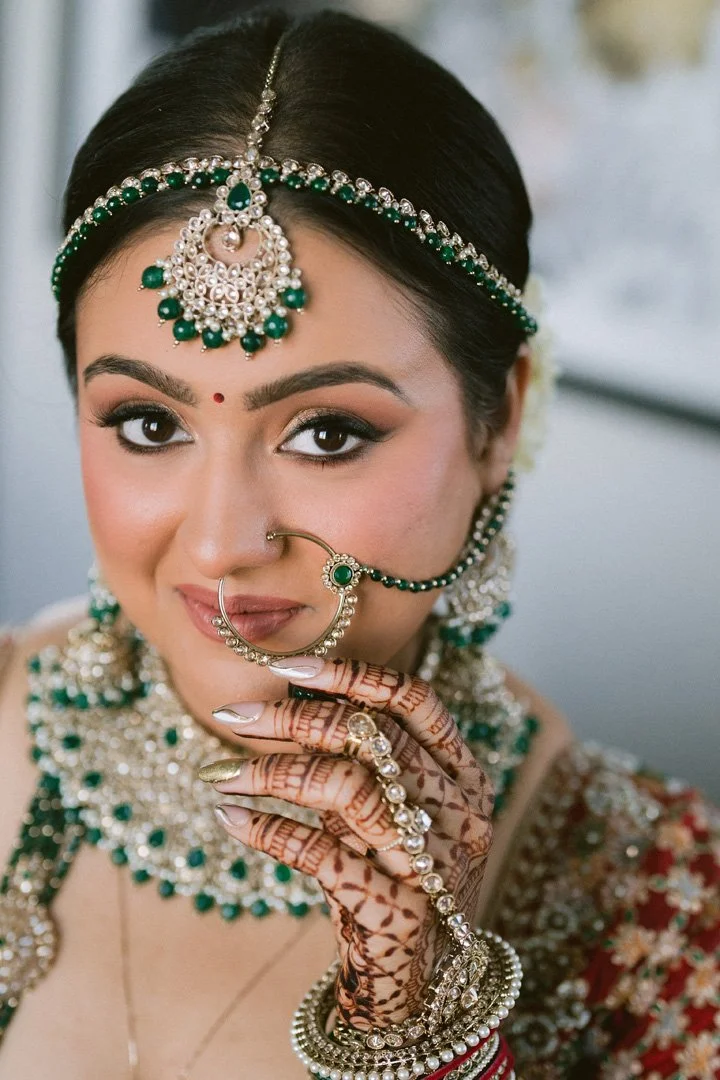 gujratibridegettingreadyportraits-31.jpg