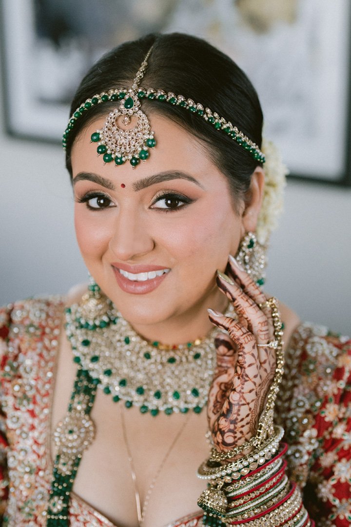 gujratibridegettingreadyportraits-30.jpg