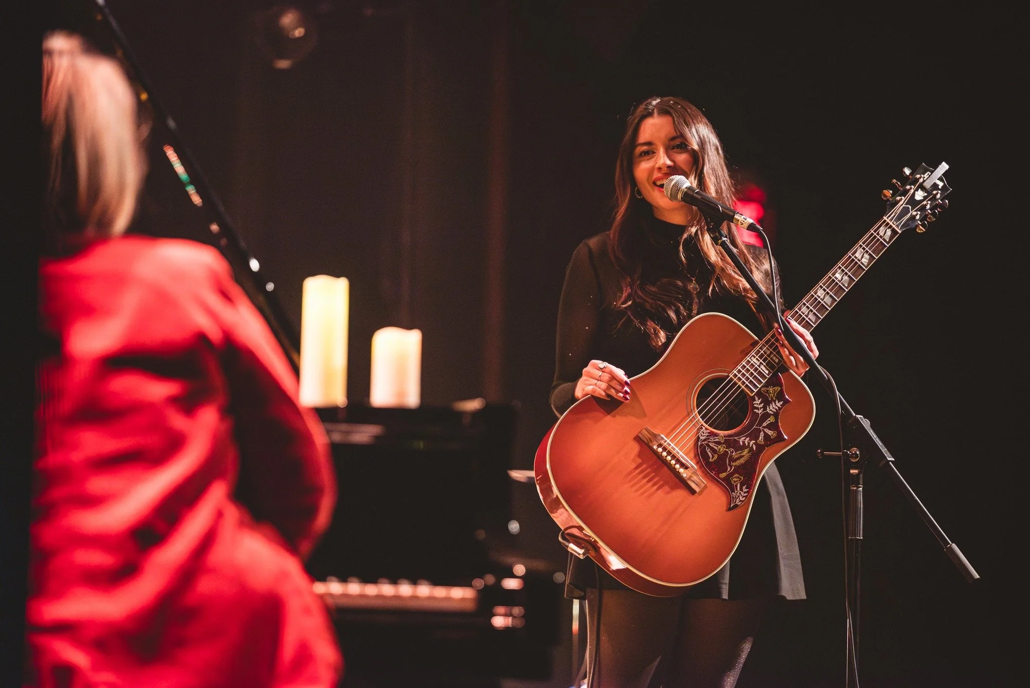 Avant que ce soit No&euml;l partout sur les routes, je suis descendue &agrave; Amqui ce dimanche pour chanter avec mon amie @noemie_sheila_rioux 🦋

Quel bonheur de chanter &quot;Corridor&quot; de Laurence Jalbert ensemble. Quand on s'est rencontr&ea