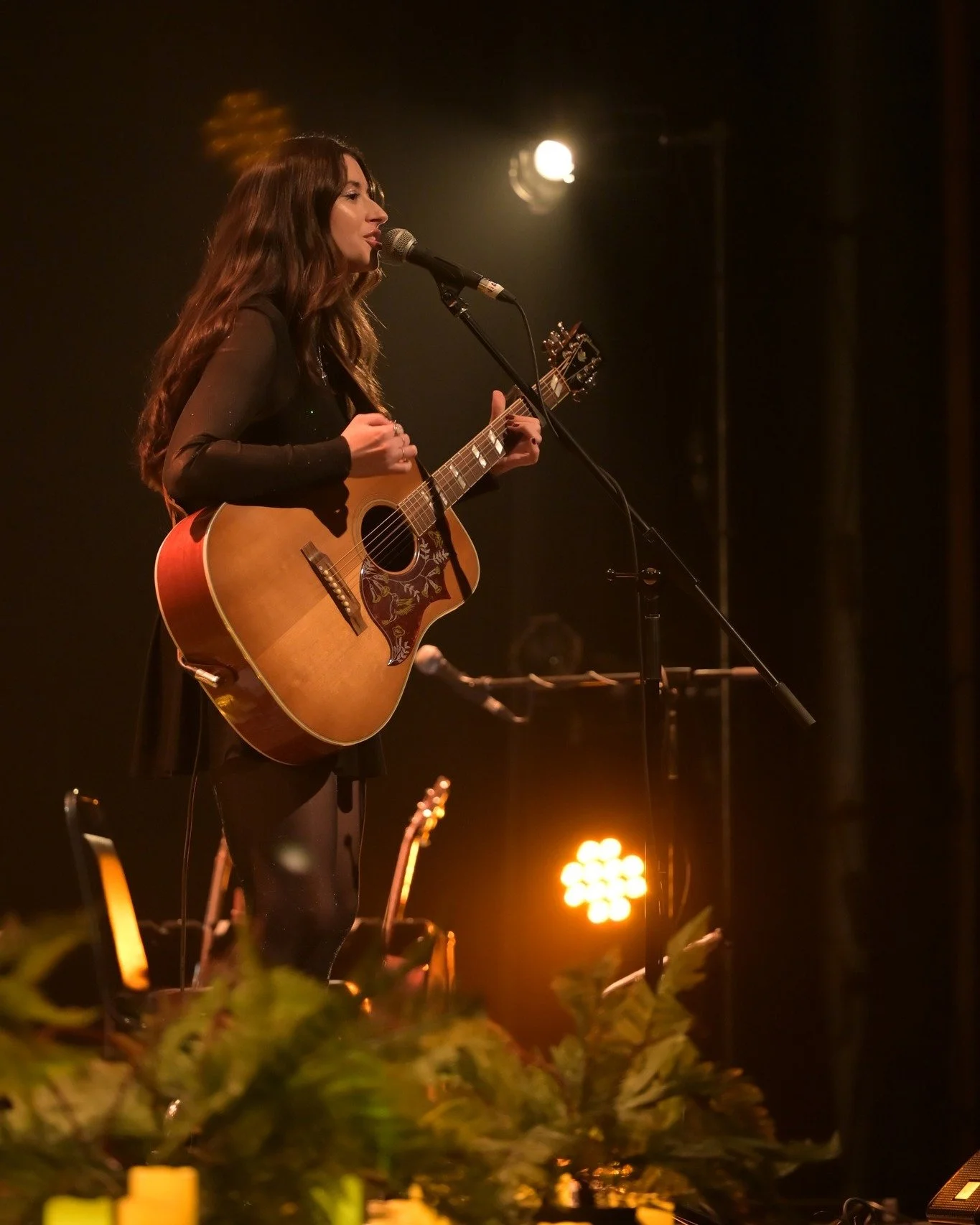 Ce jeudi 4 d&eacute;cembre, je serai en prestation pour la Guignol&eacute;e des m&eacute;dias de la Rive-Sud, &agrave; Longueuil! 🎁

Vous pourrez m'entendre en perfo et en entrevue &agrave; partir de 15h sur les ondes du @fm1033!

Tr&egrave;s conten