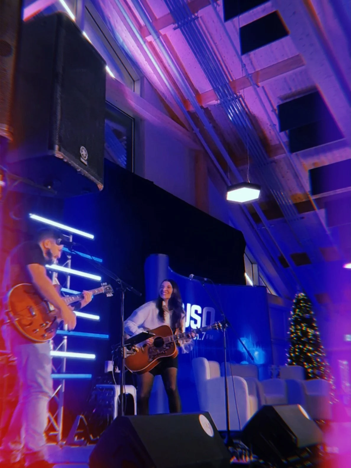 Une semaine de course au Pays de la Tannante : un show, du studio, de la route dans&rsquo; temp&ecirc;te, d&rsquo;la belle visite &agrave; la maison et le privil&egrave;ge de c&eacute;l&eacute;brer de belles choses avec les gens que j&rsquo;aime 💜