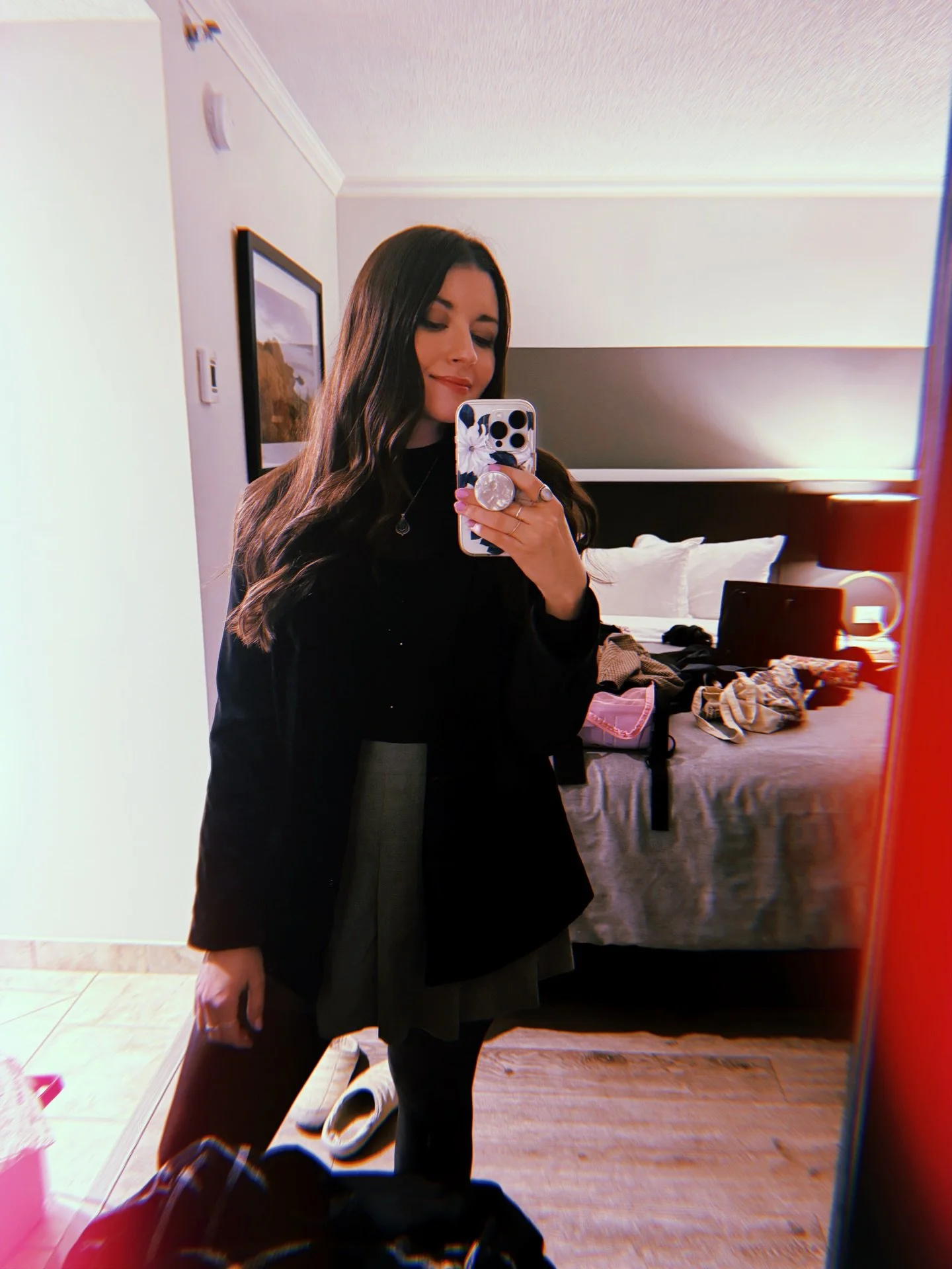 Une valise mauve, des photos de mon chat, de la route, trop de caf&eacute; et une toune de Blue Rodeo. Rien de nouveau sous le soleil 🌞 

(Sauf que j&rsquo;ai mis mon menu de la fin de semaine &agrave; la toute fin pis je le trouve assez incroyable)