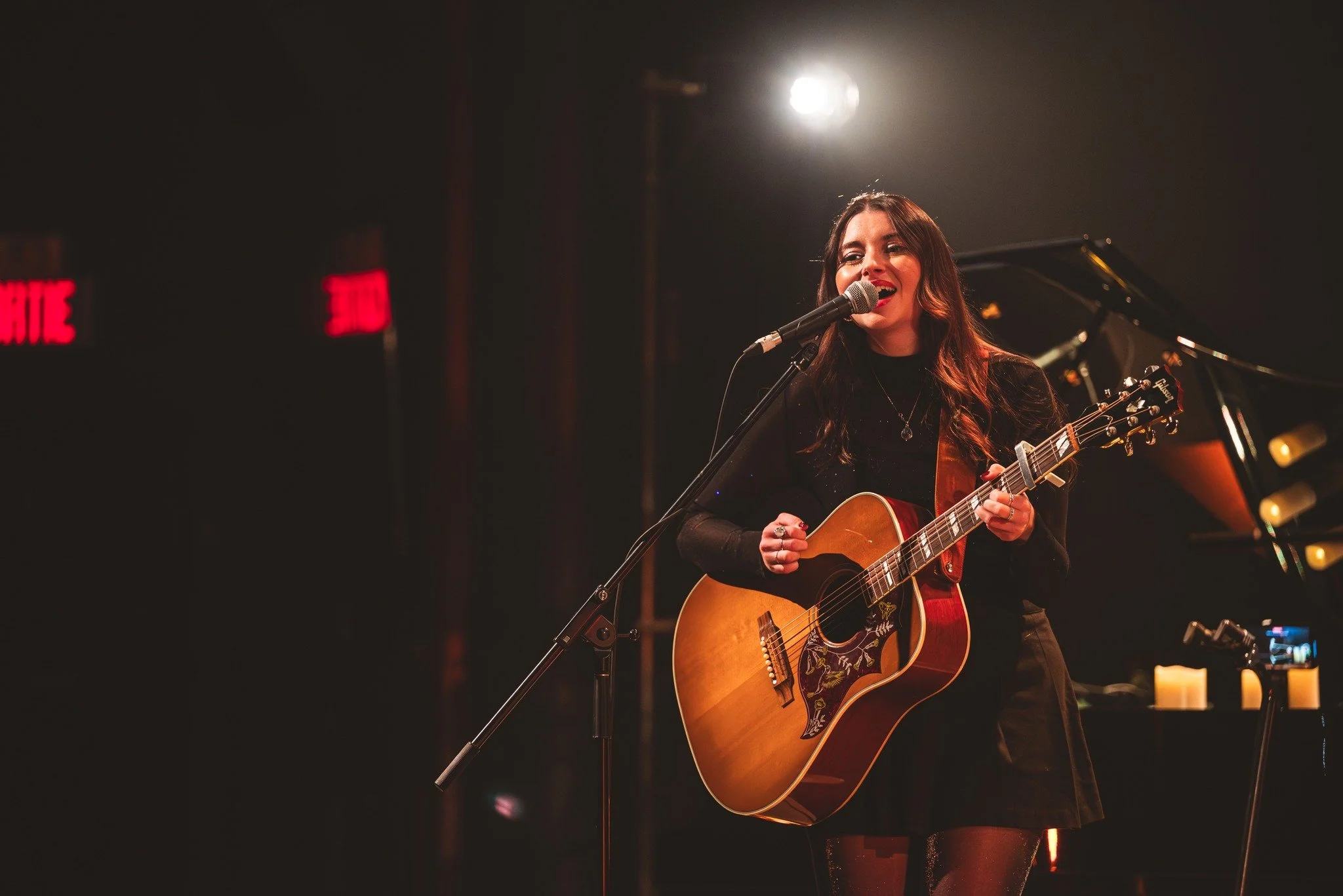Montr&eacute;aaaal! Trop h&acirc;te de prendre la sc&egrave;ne ce vendredi en premi&egrave;re partie de l'incroyable @lea_jarry!

Elle lance son nouvel album "Foraine" au Lion d'Or et laissez-moi vous dire, &ccedil;a promet d'&ecirc;tre une