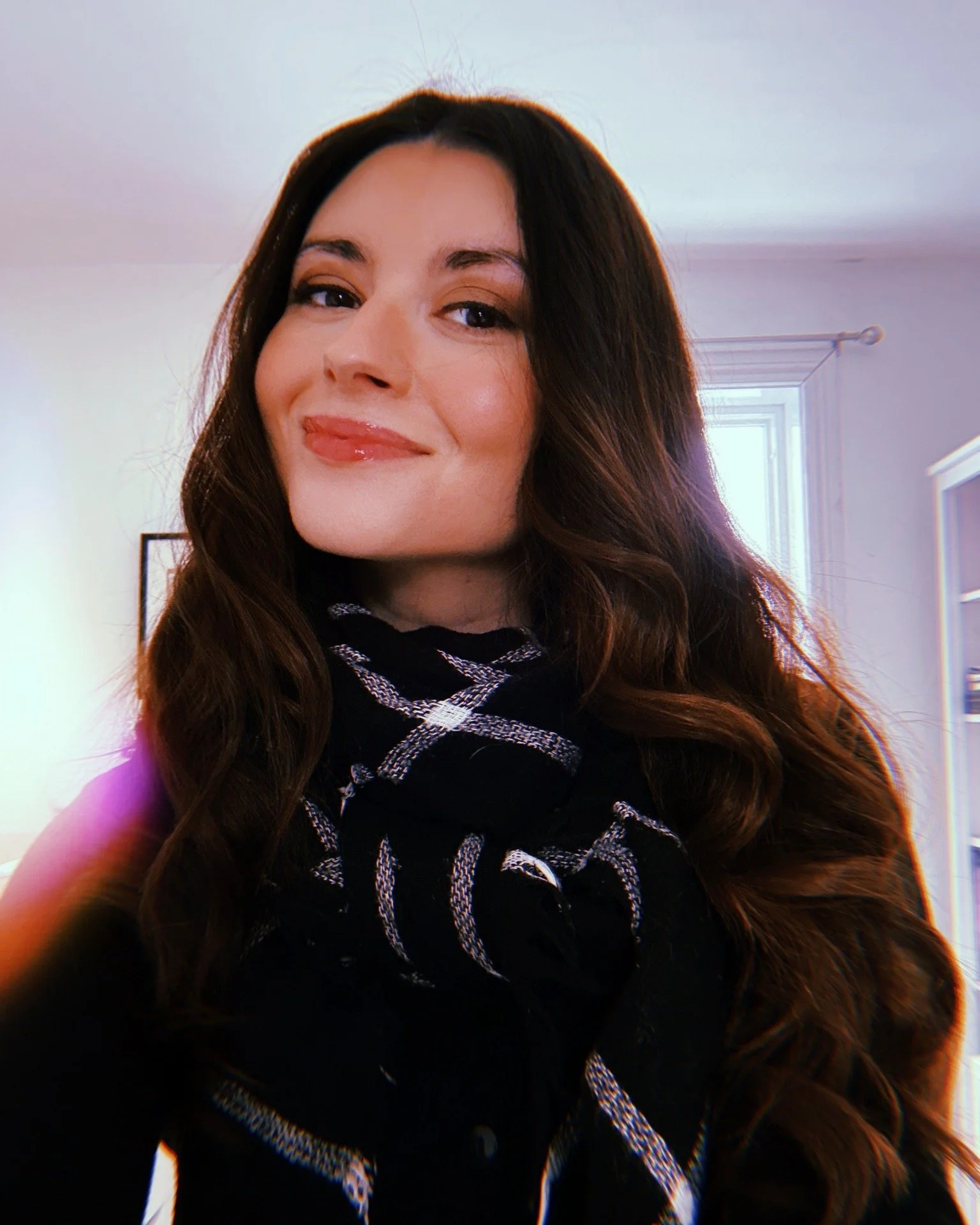 Bil-heureuse 😌 Full plein de belles nouvelles pour mes chansons en radio cette semaine!!

🪩 Deux de mes chansons, "Pyromane" et "Danser seule", sont dans le Top 100 Mediabase (le top des chansons les plus jou&eacute;es en radios